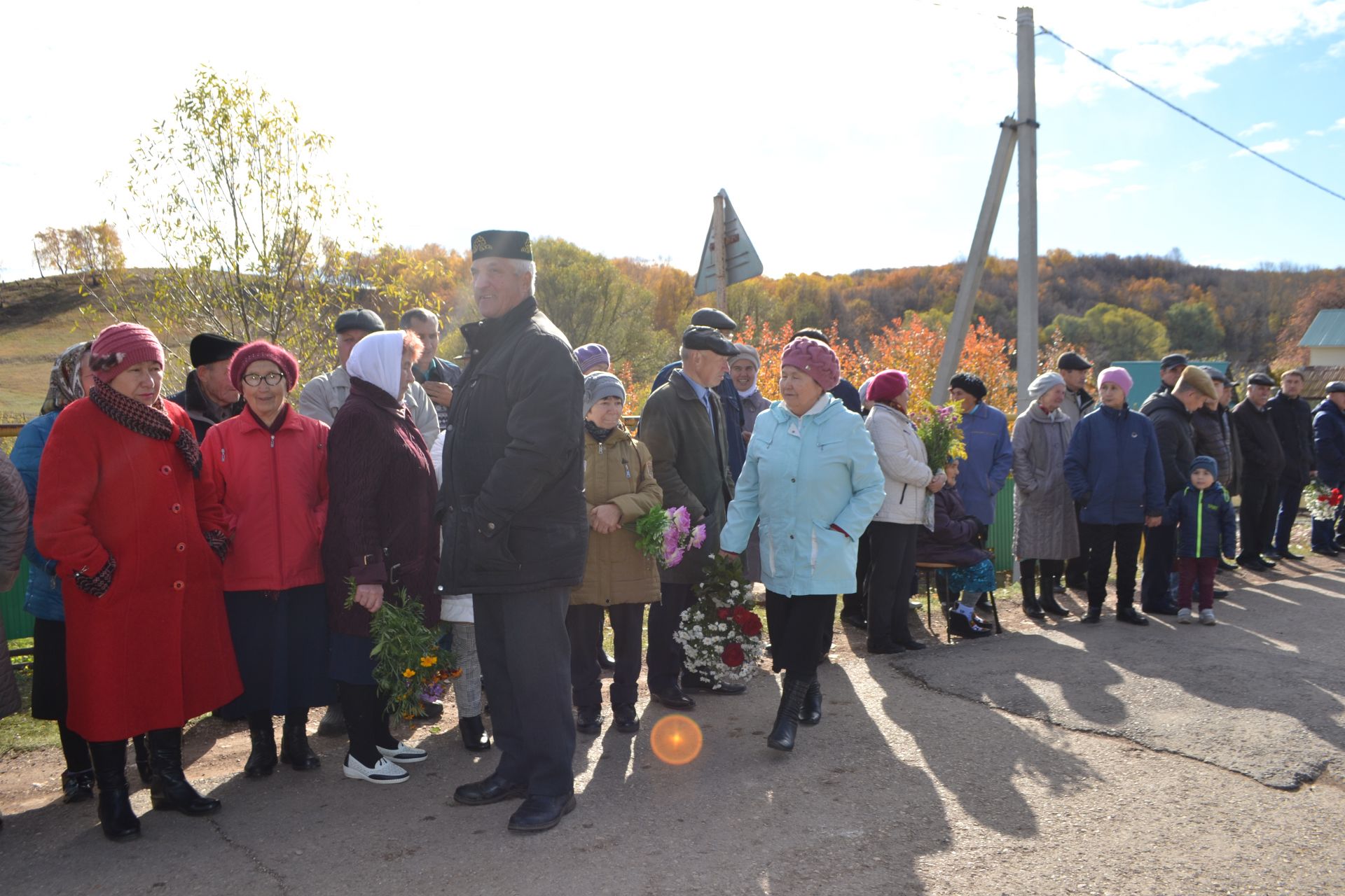 Октябрь Бүләк авылында батыр райондашыбыз Альберт Шәйхетдинов истәлегенә мемориаль такта куелды