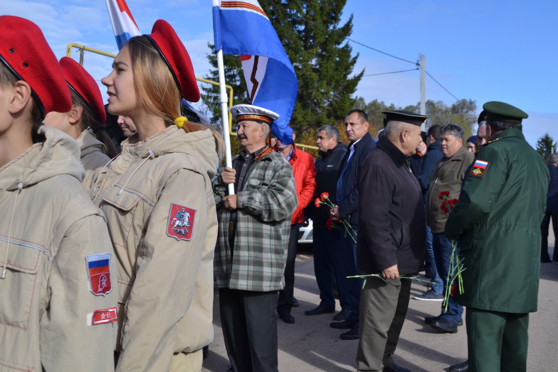 Октябрь Бүләк авылында батыр райондашыбыз Альберт Шәйхетдинов истәлегенә мемориаль такта куелды