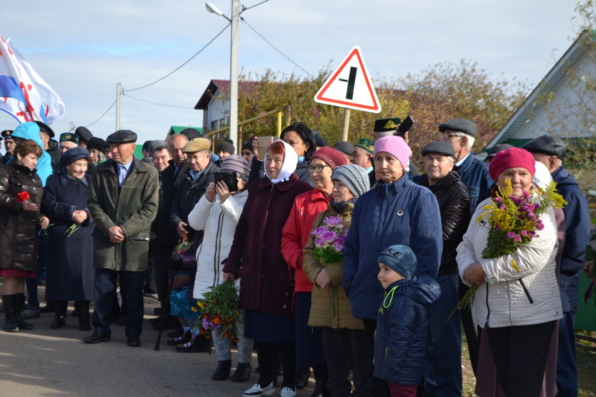 Октябрь Бүләк авылында батыр райондашыбыз Альберт Шәйхетдинов истәлегенә мемориаль такта куелды