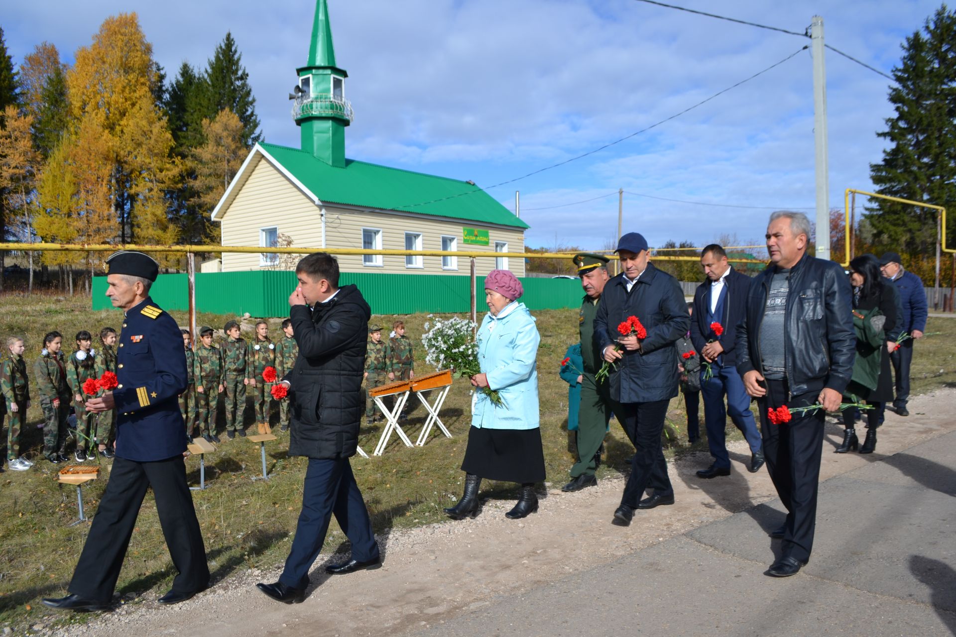 Октябрь Бүләк авылында батыр райондашыбыз Альберт Шәйхетдинов истәлегенә мемориаль такта куелды