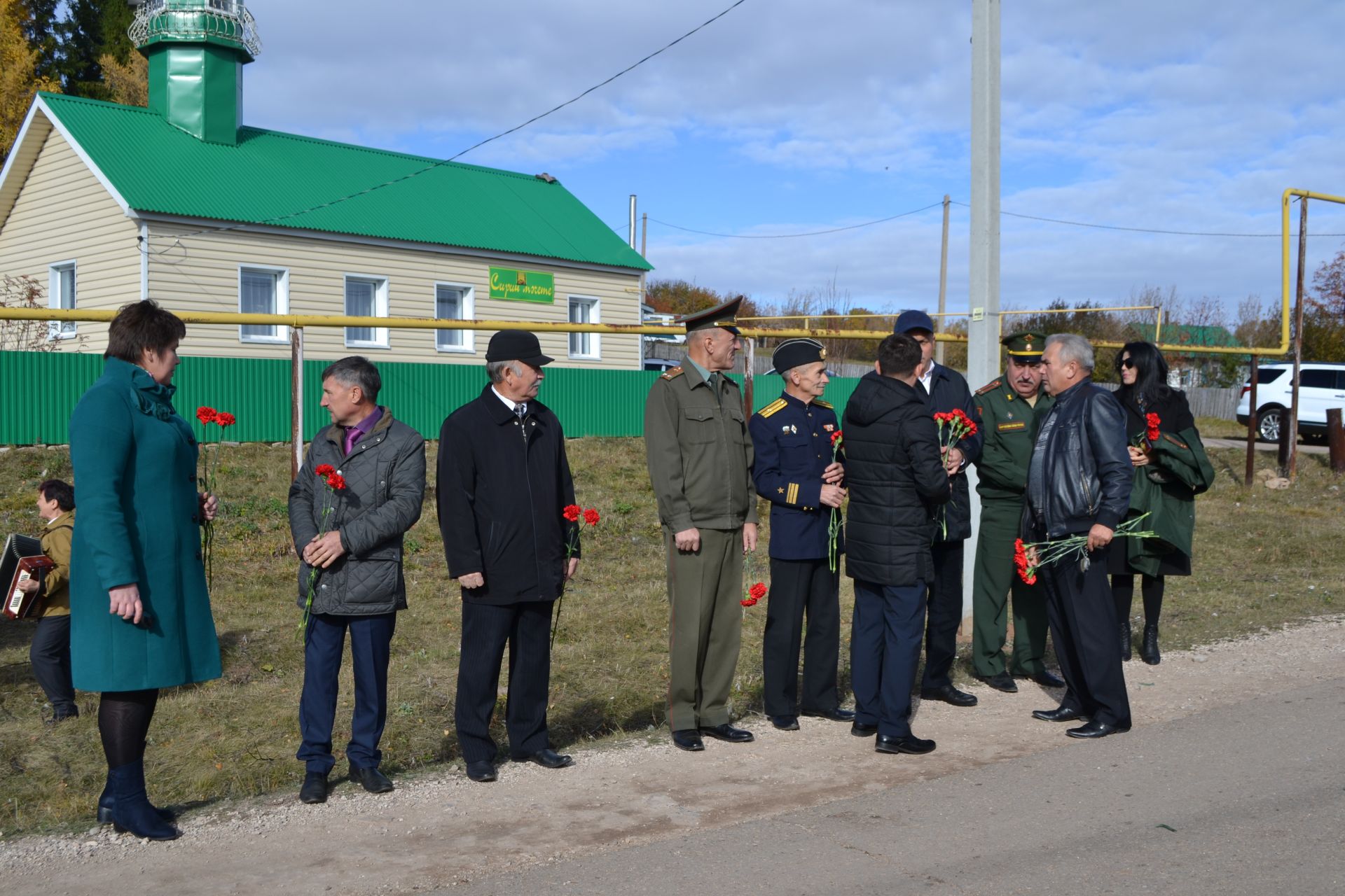 Октябрь Бүләк авылында батыр райондашыбыз Альберт Шәйхетдинов истәлегенә мемориаль такта куелды