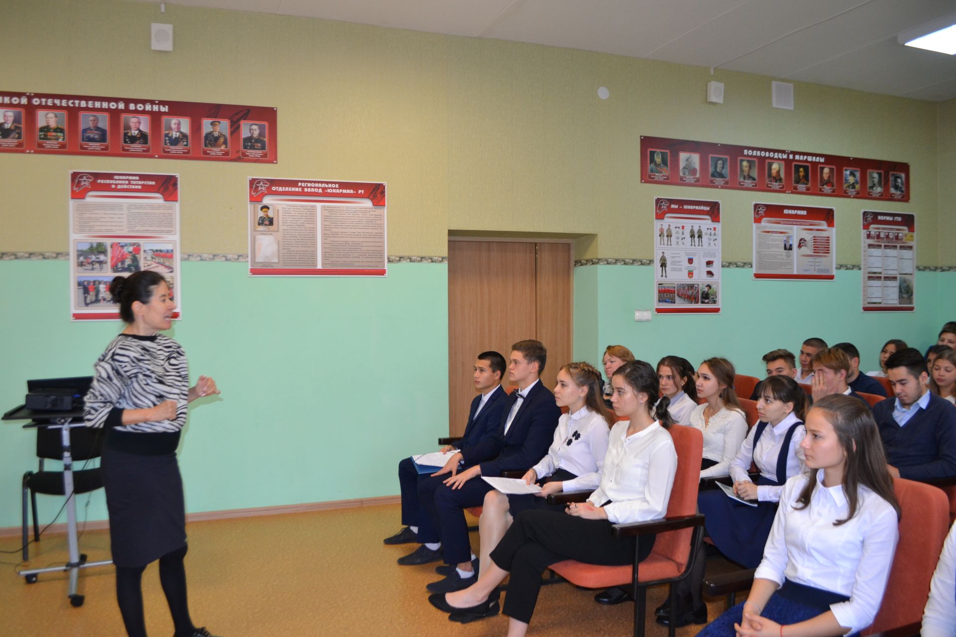 Сегодня в школах Азнакаево прошли парламентские уроки