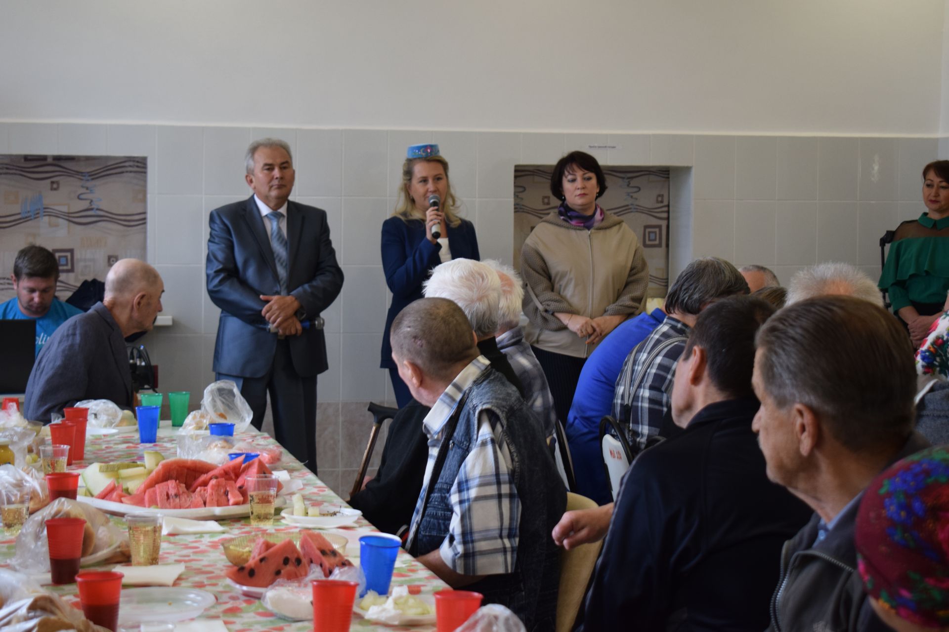 Ветераны и волонтеры Азнакаево организовали в доме для престарелых и инвалидов праздник - ФОТО