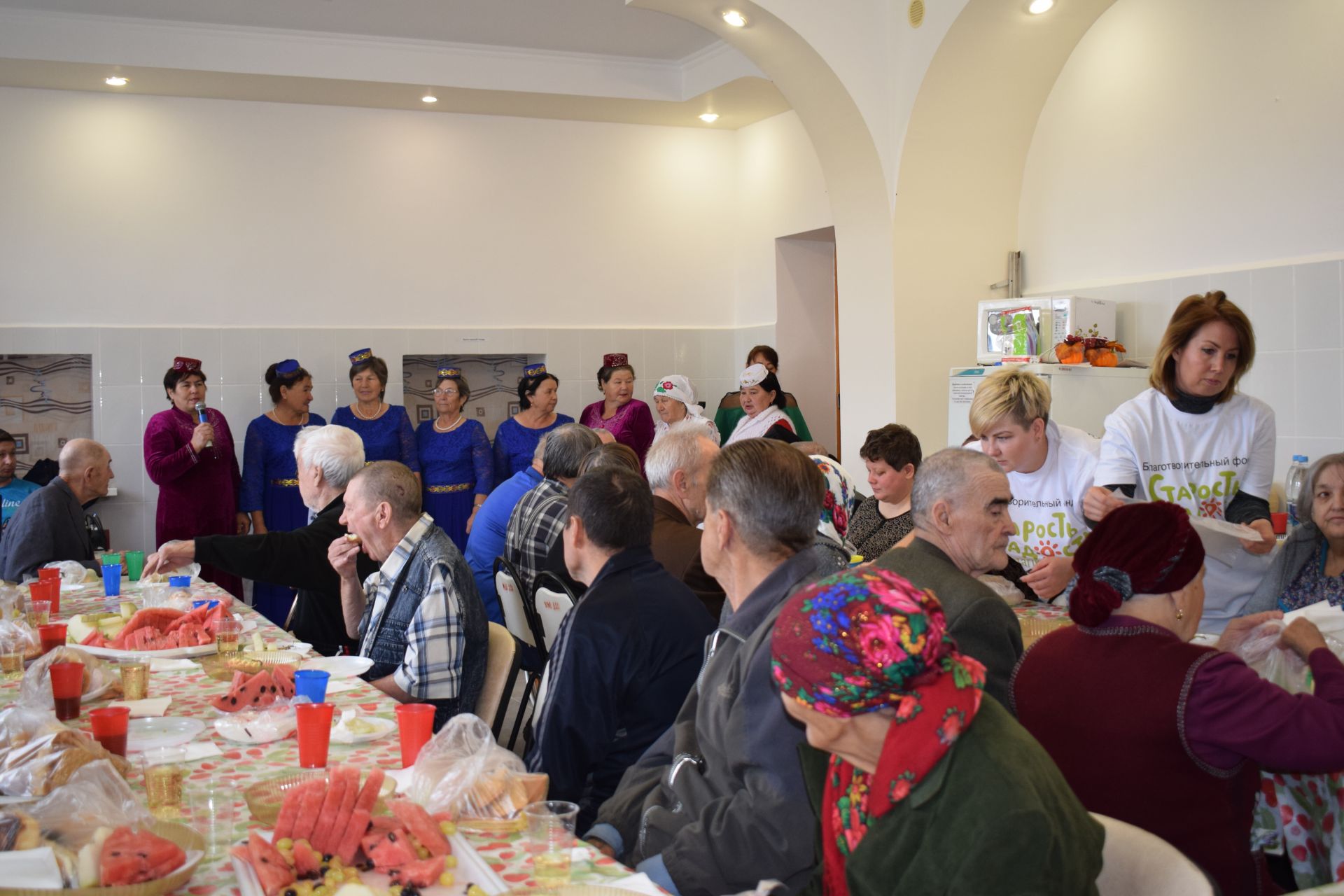 Ветераны и волонтеры Азнакаево организовали в доме для престарелых и инвалидов праздник - ФОТО