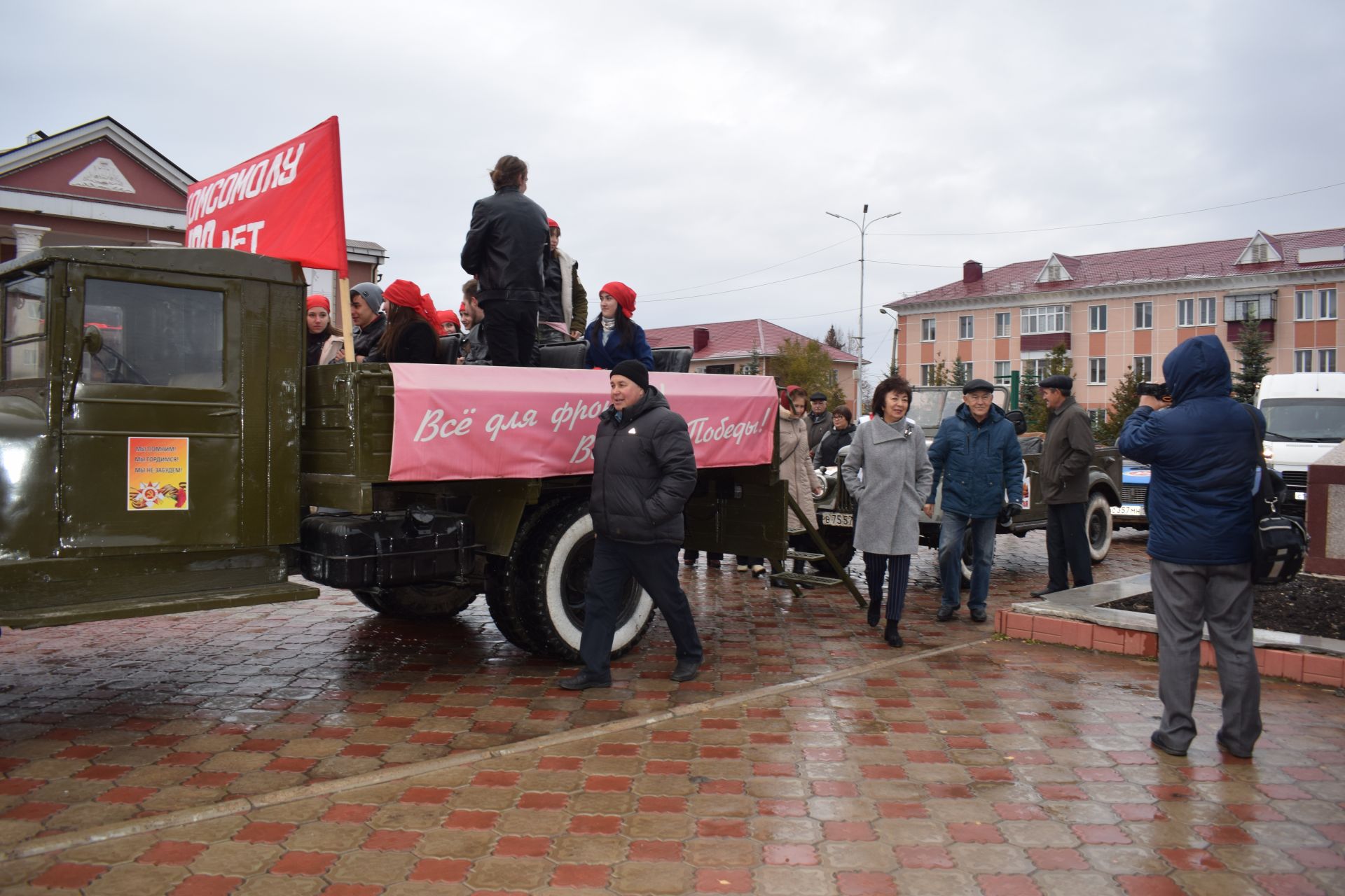 Азнакай комсомоллары 100 еллык юбилейны бәйрәм итте