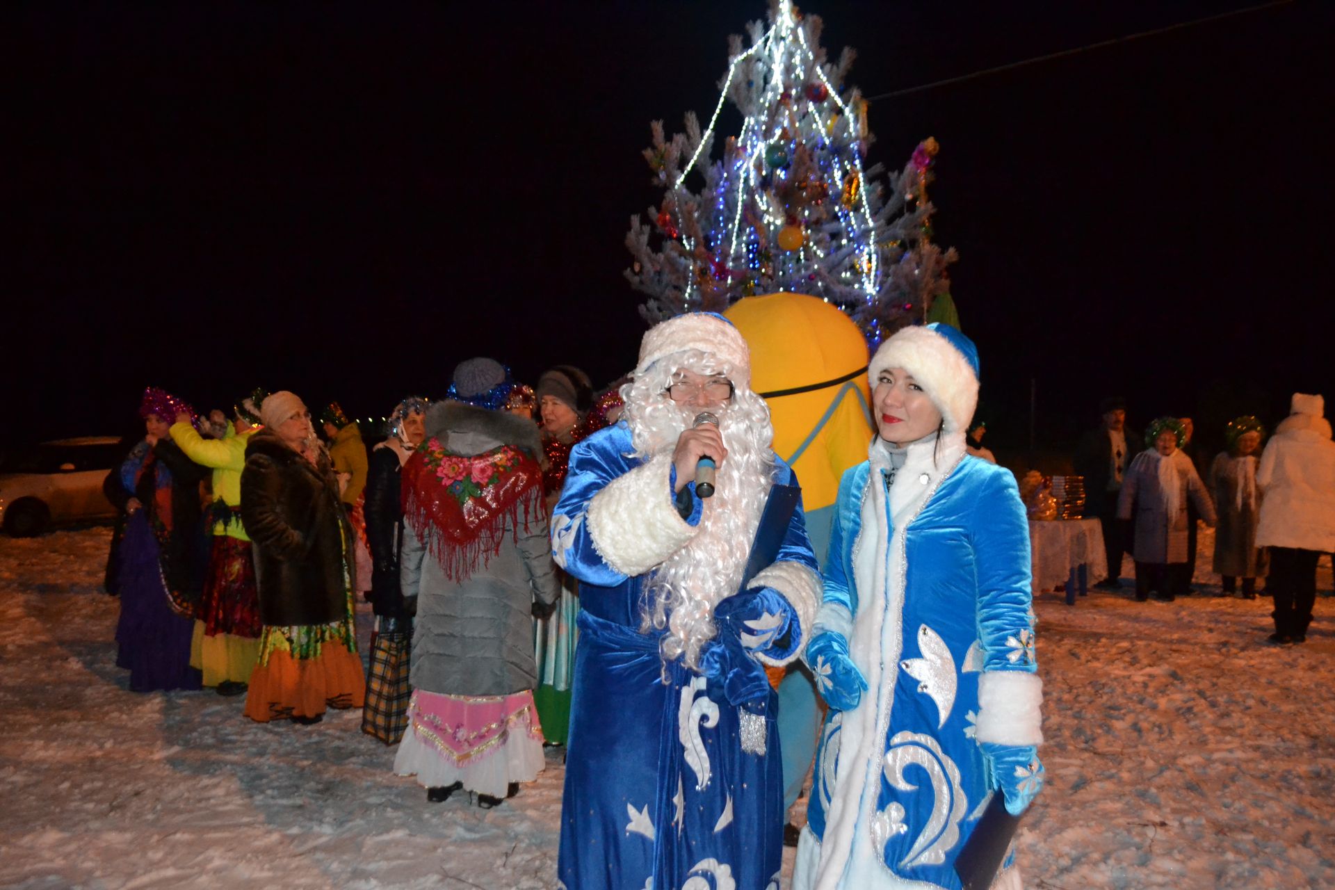 В Азнакаево начались праздники елки - ФОТО