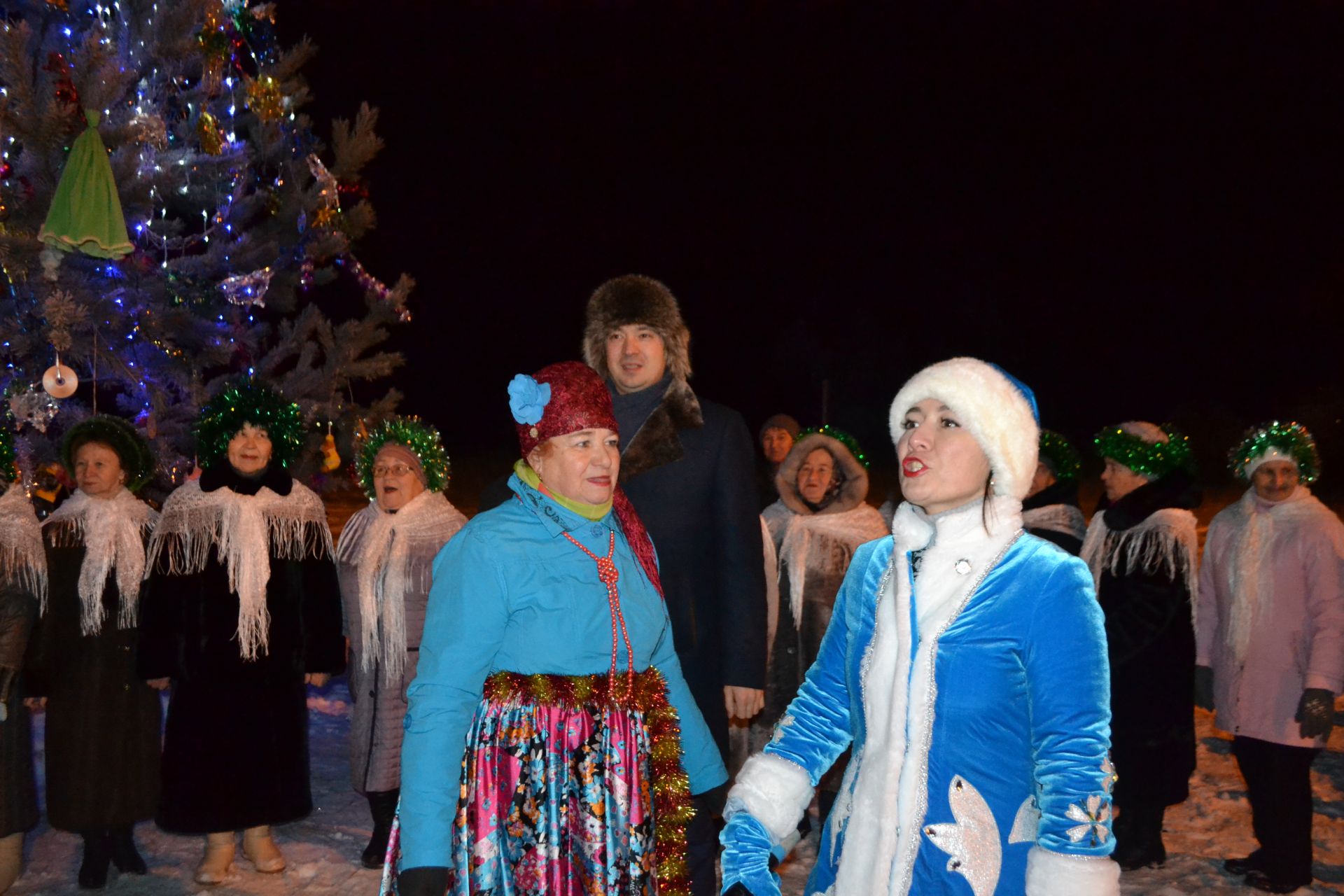 В Азнакаево начались праздники елки - ФОТО