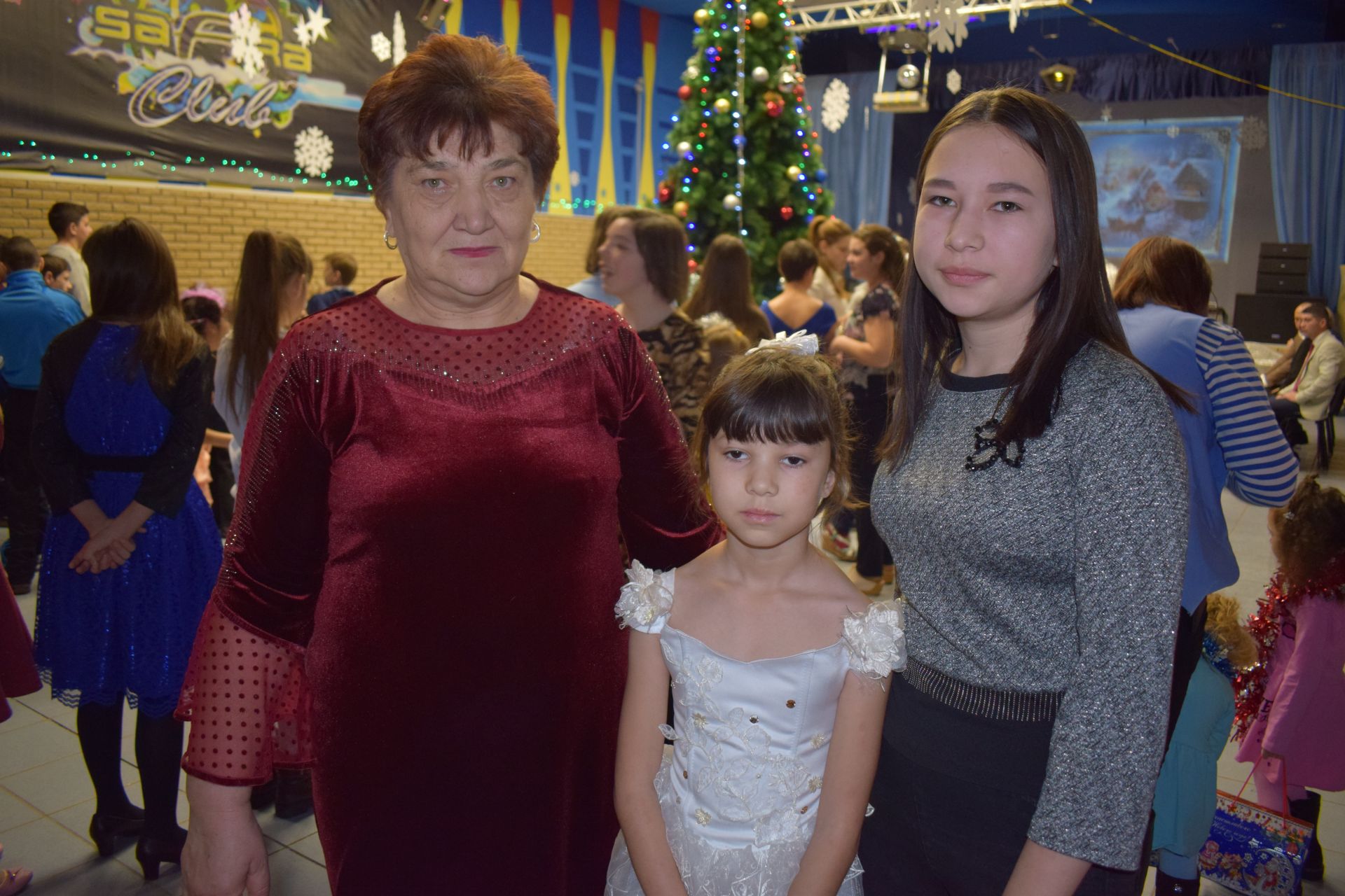 Глава Азнакаевского района поздравил детей-сирот - ФОТО
