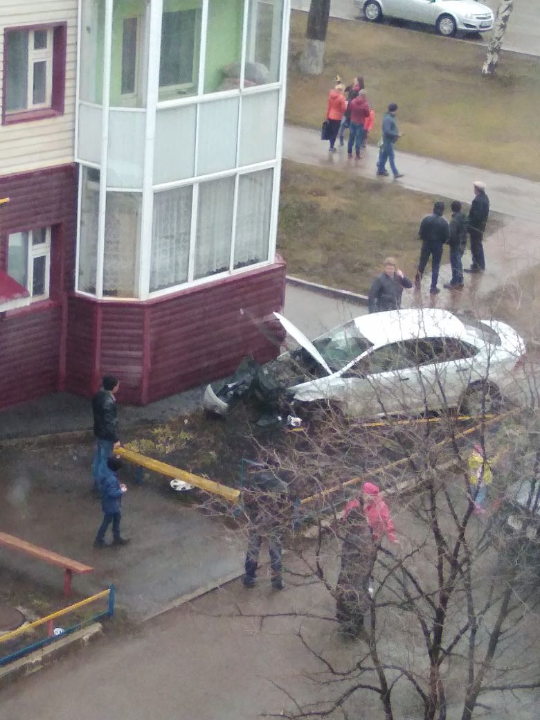 Появилось ВИДЕО вчерашней аварии на улице Нефтяников города Азнакаево