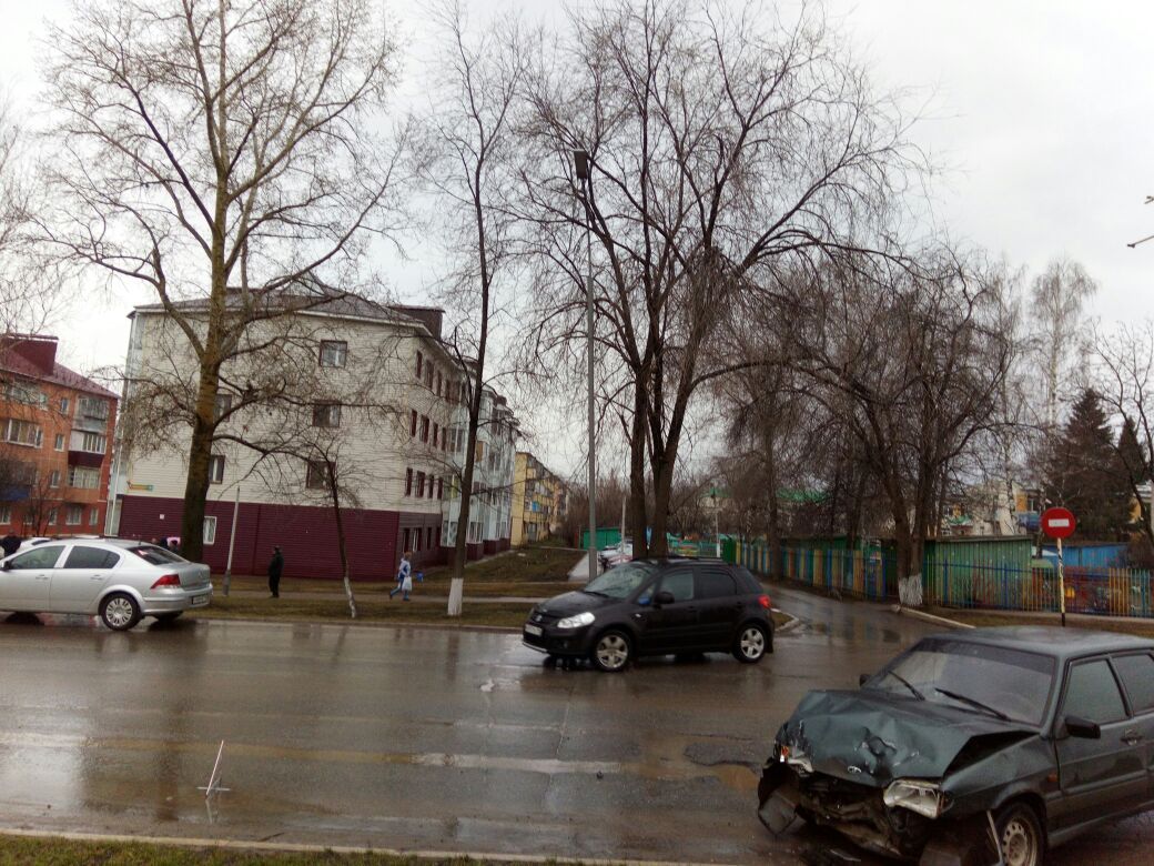 Появилось ВИДЕО вчерашней аварии на улице Нефтяников города Азнакаево