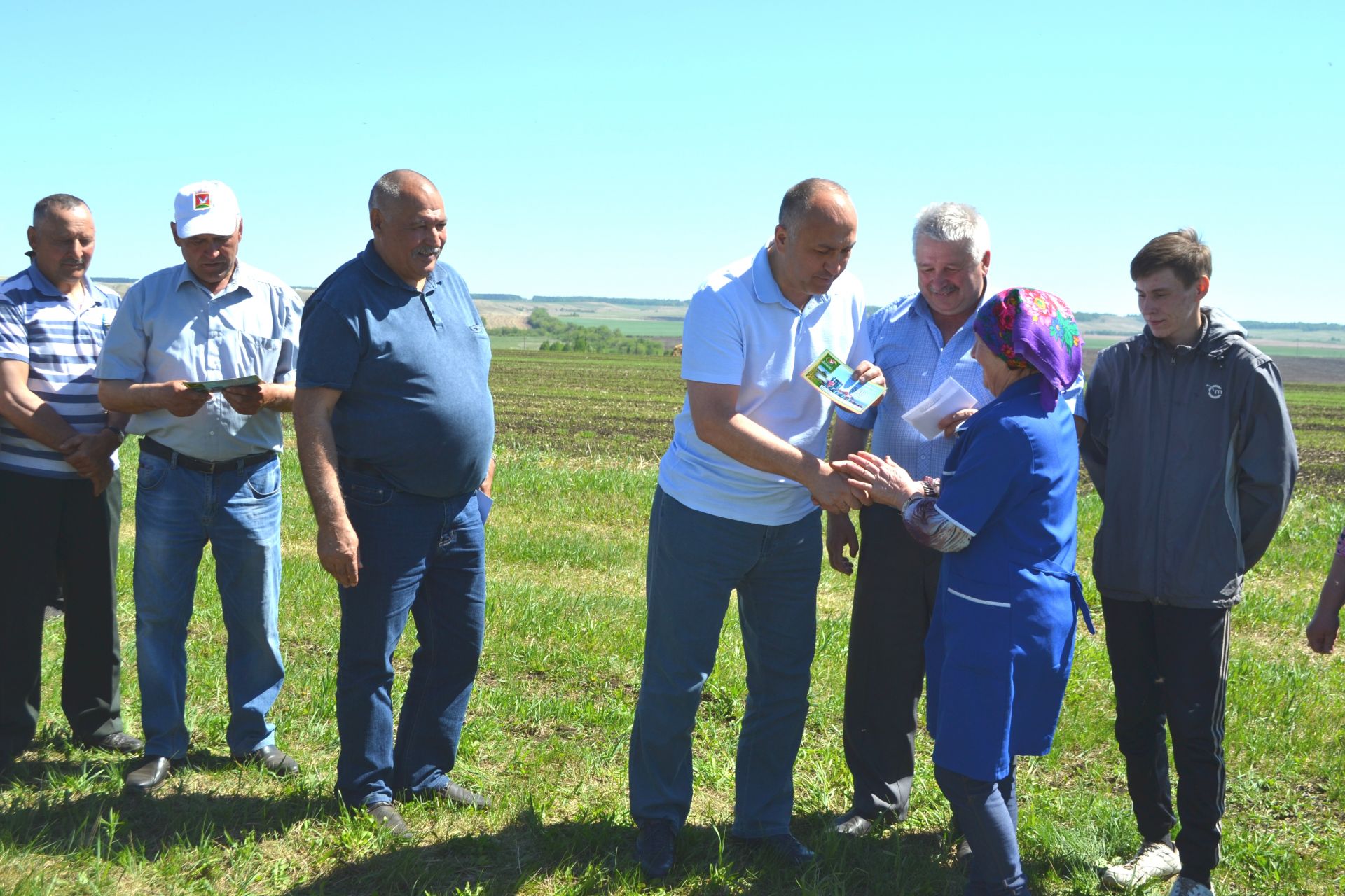 Азнакай районы Кәкре-Елга авылының алдынгыларына сертификатлар тапшырылды