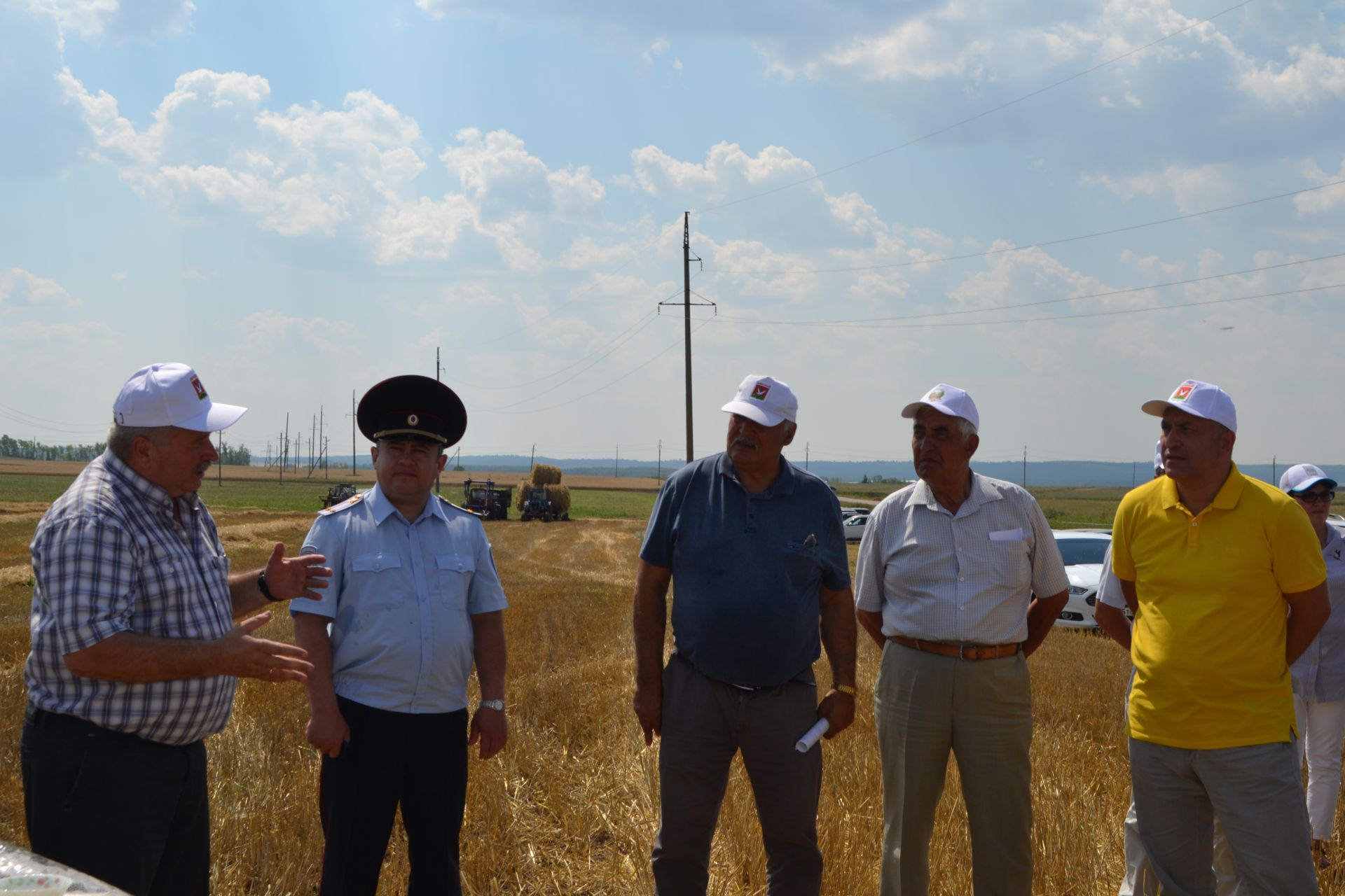 В Азнакаевском районе дан старт уборочной кампании