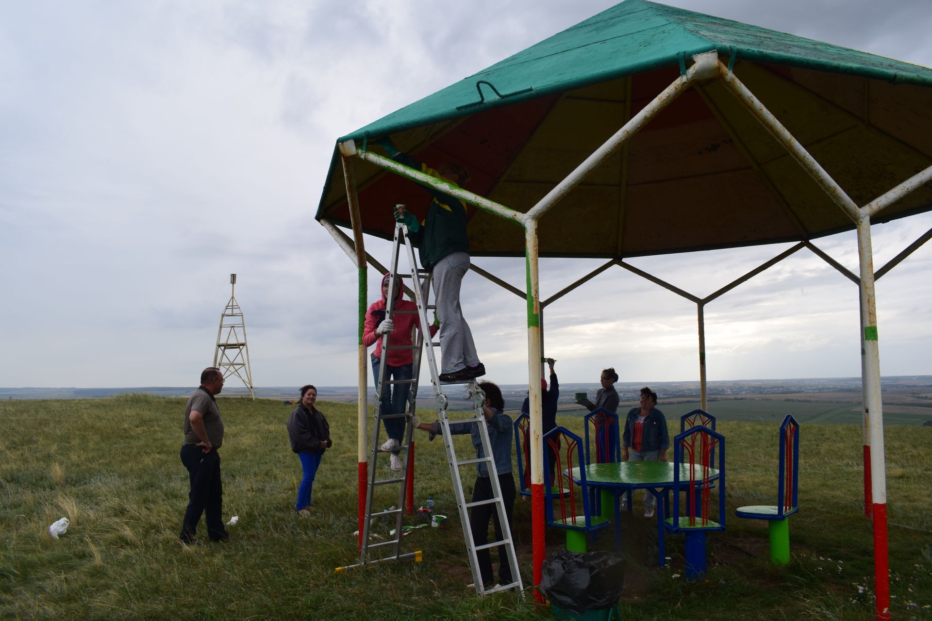 В Азнакаево обновили шатер на вершине горы Чатыр-тау