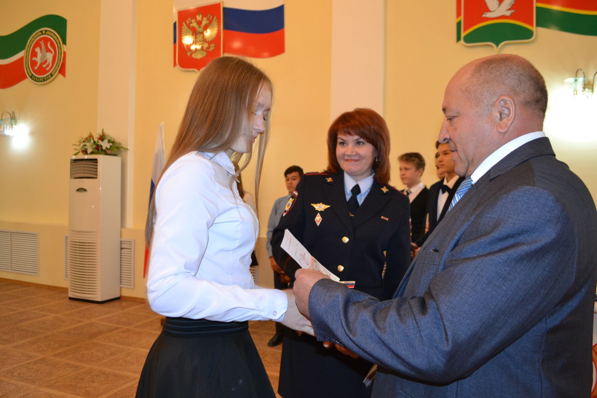 Торжественное вручение паспортов школьникам Азнакаево. ФОТОРЕПОРТАЖ