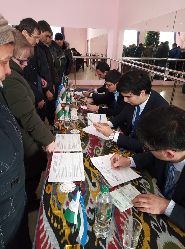 Азнакайда Үзбәкстан гражданнары үз илләрендәге парламент составы өчен тавыш бирде