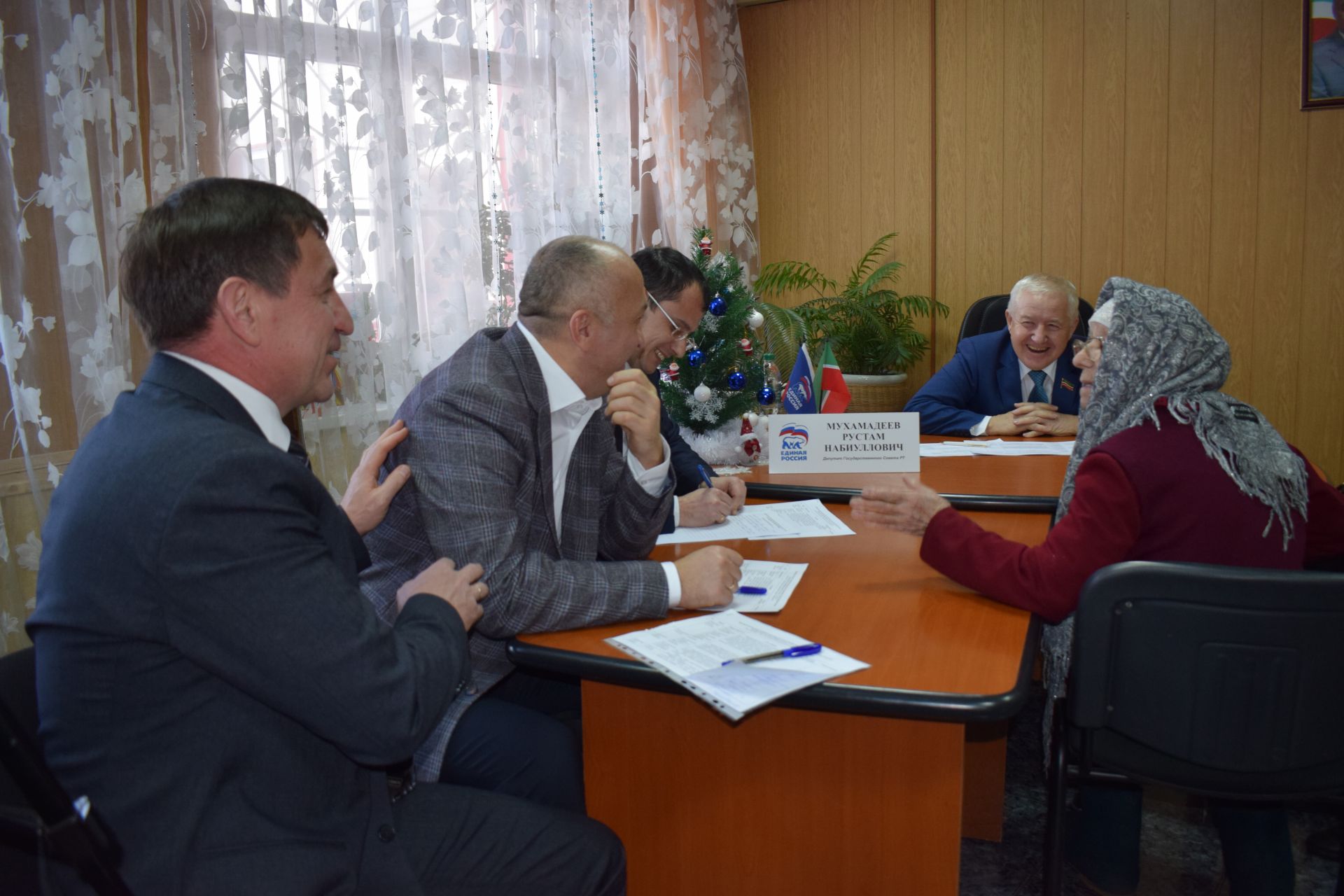 Депутат Госсовета и глава района порадовали азнакаевскую детвору подарками от Деда Мороза (ФОТО+ВИДЕО)