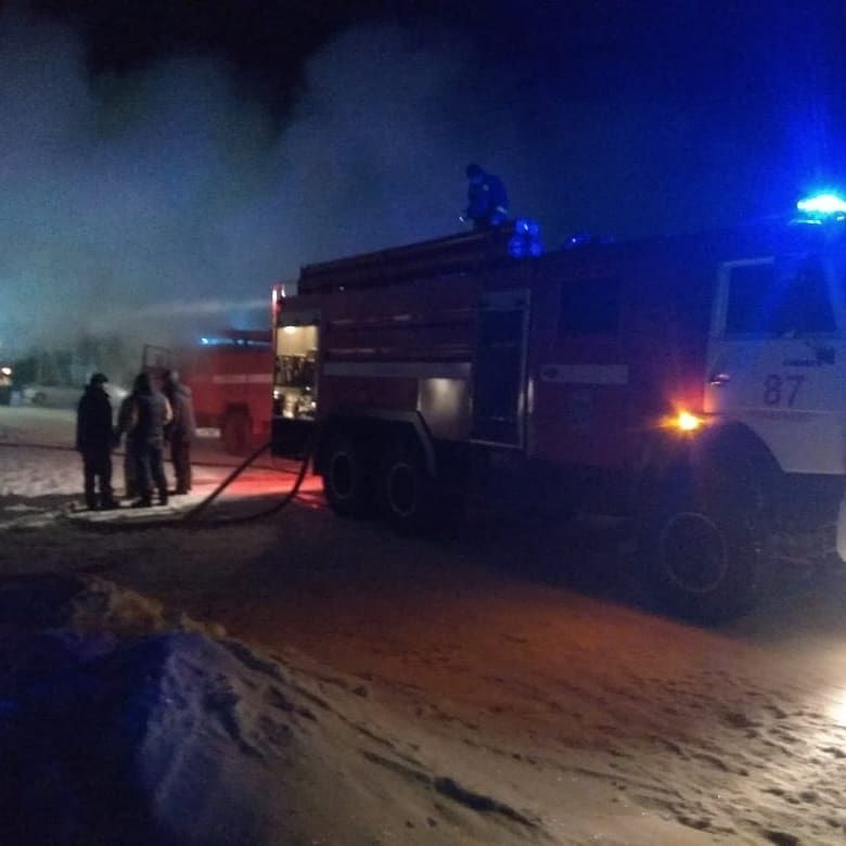 Вчера в селе Какре-Елга Азнакаевского района горел дом (ФОТО)