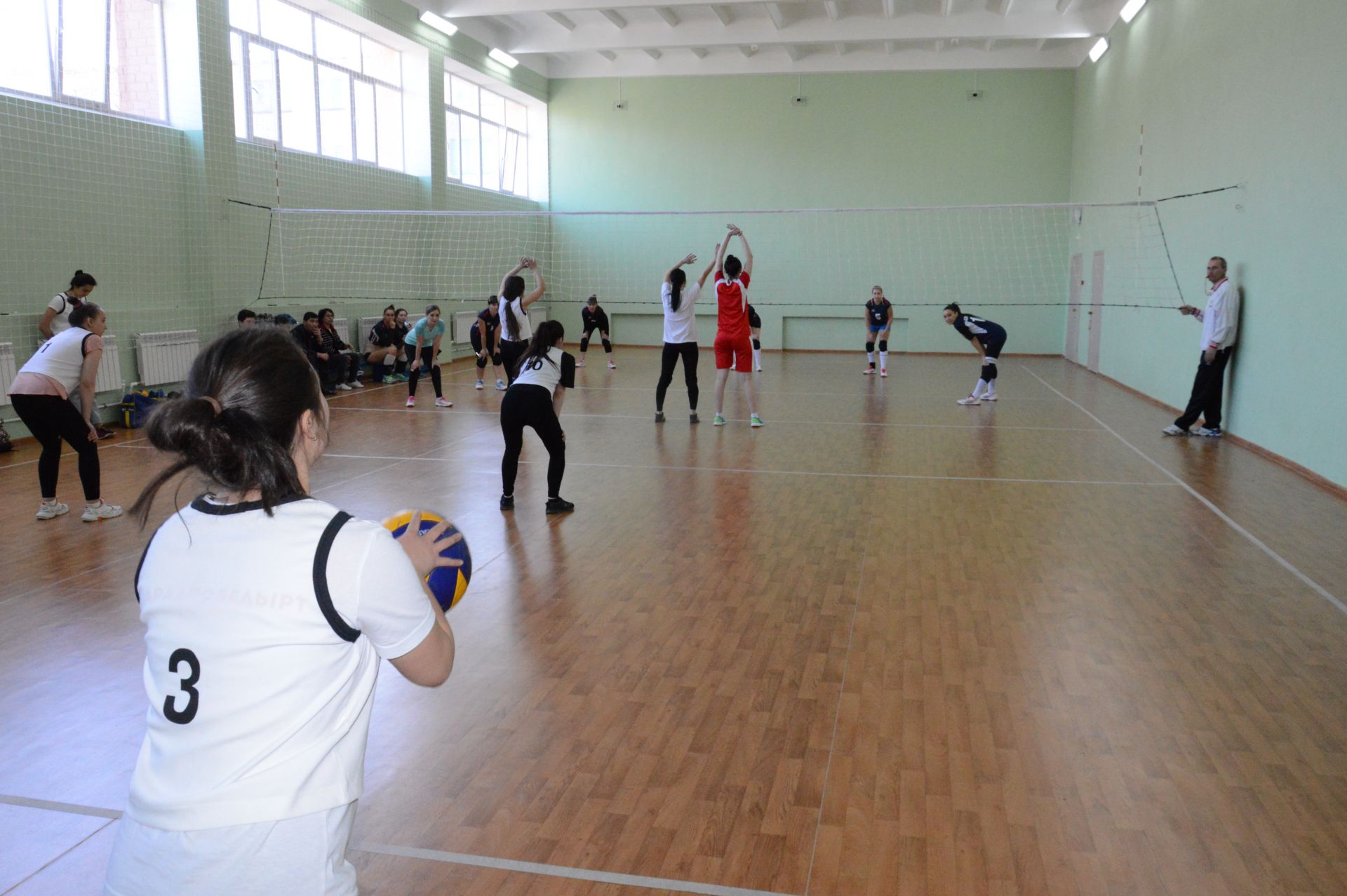 Район хатын-кызлары волейбол буенча көч сынаштылар - ФОТО