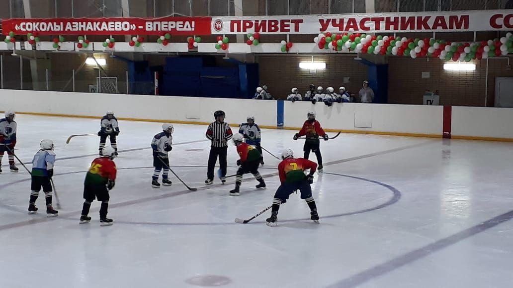 Азнакайда яшь хоккейчы Нурислам Галиев истәлегенә хоккей ярышлары үтте - ФОТОРЕПОРТАЖ