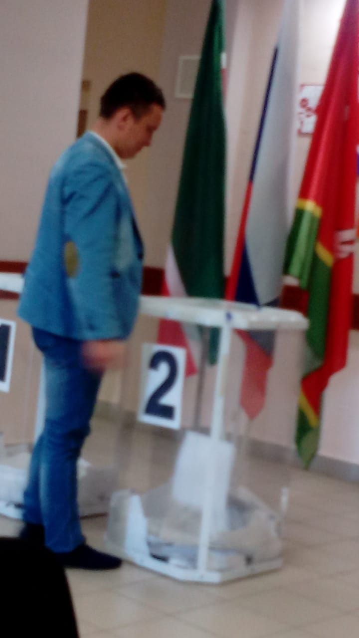Азнакаевцы участвуют в предварительном голосовании партии ”Единая Россия" - ФОТОРЕПОРТАЖ