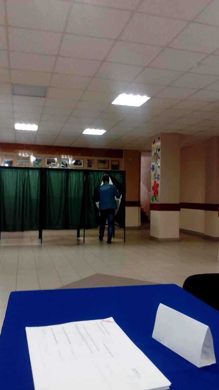 Азнакаевцы участвуют в предварительном голосовании партии ”Единая Россия" - ФОТОРЕПОРТАЖ