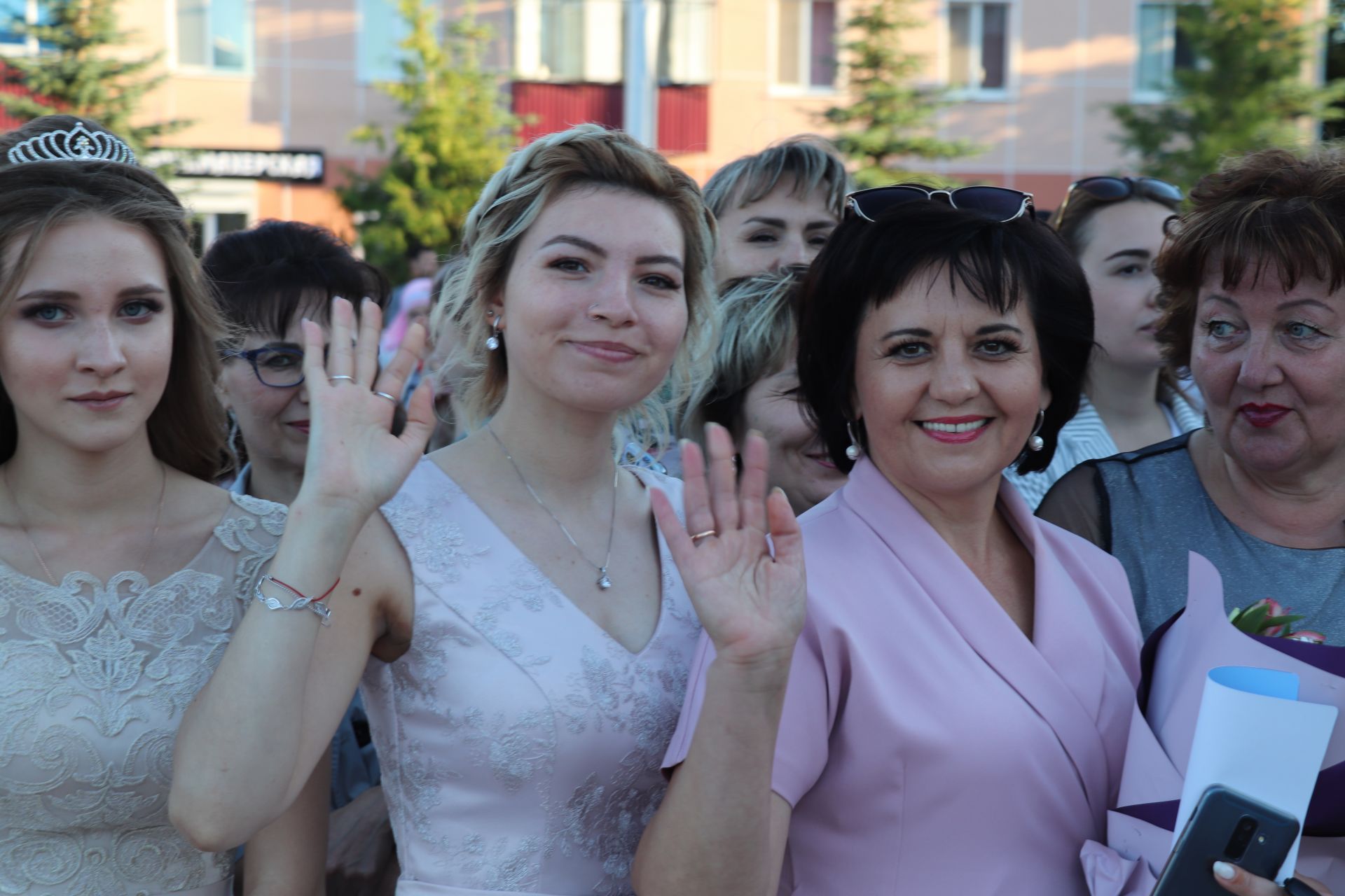 Вчера в Азнакаево прошел праздник в честь наших Выпускников! (ФОТОРЕПОРТАЖ, ЧАСТЬ-1)