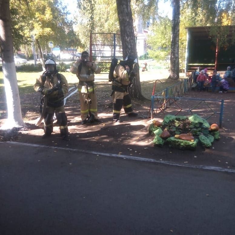 В детском детском саду "Колокольчик" города Азнакаево проверили готовность к пожарной безопасности