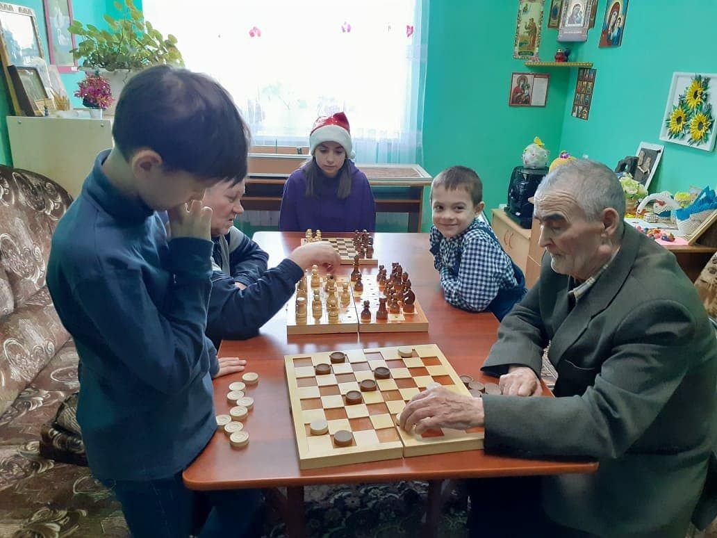 Азнакаевские учащиеся порадовали жителей дома-интерната для престарелых и инвалидов