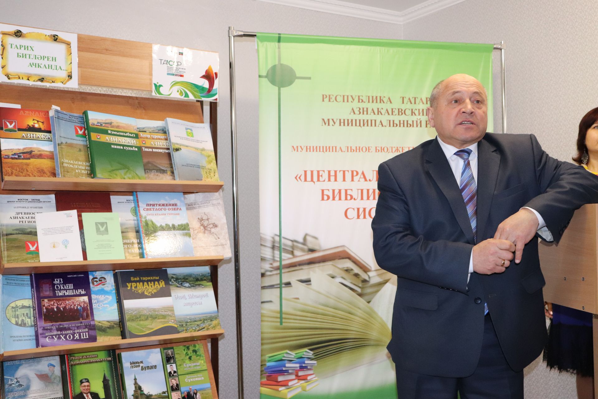 Азнакаевские историки встретились с академиком Альбертом Бурхановым
