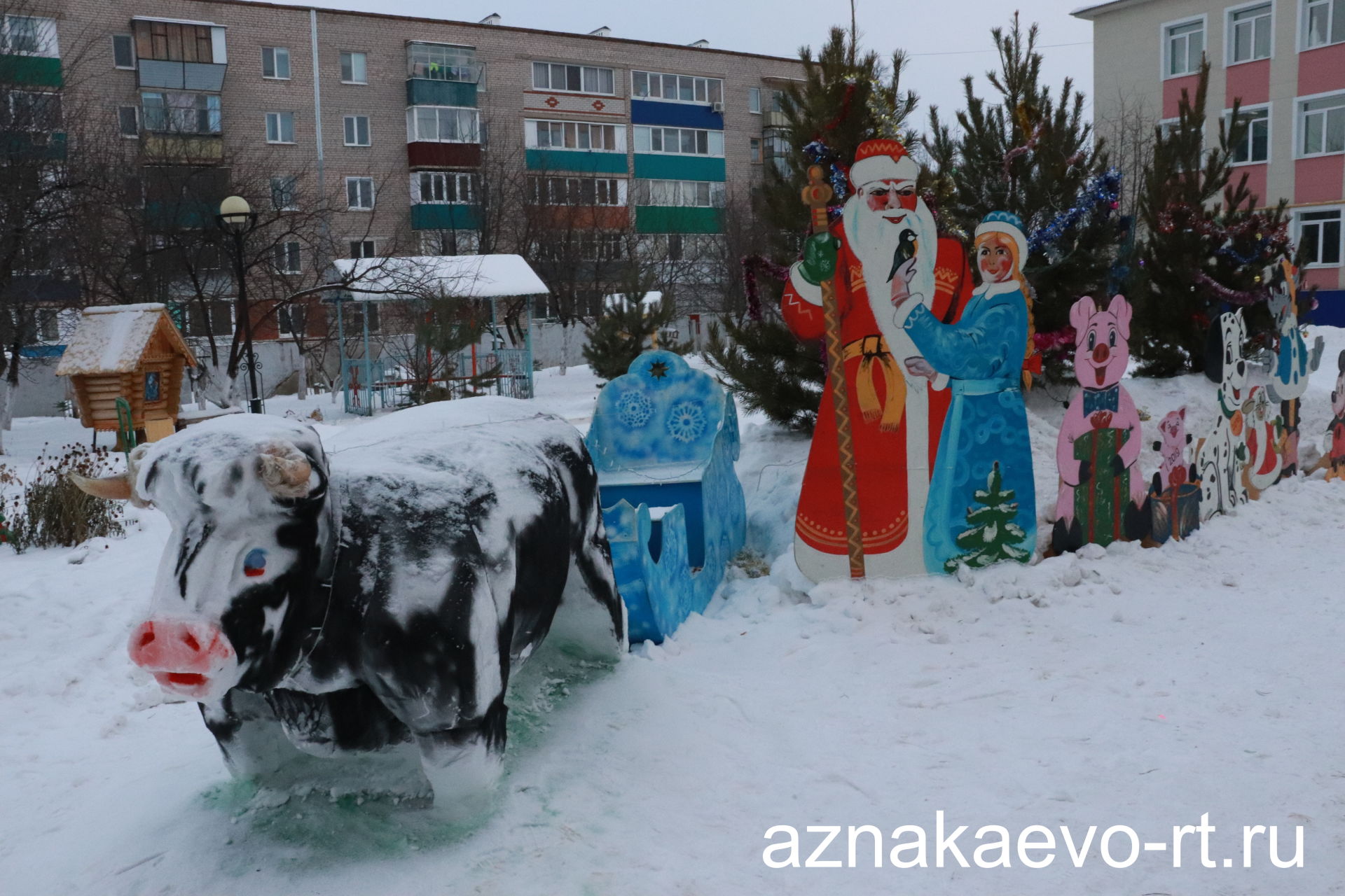 Азнакай гимназиясендә «Үсеш ноктасы» үзәге ачылды һәм районның иң яхшы укытучыларын бүләкләделәр