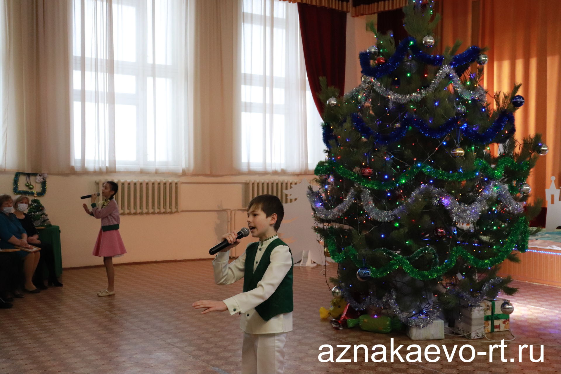 Азнакай гимназиясендә «Үсеш ноктасы» үзәге ачылды һәм районның иң яхшы укытучыларын бүләкләделәр