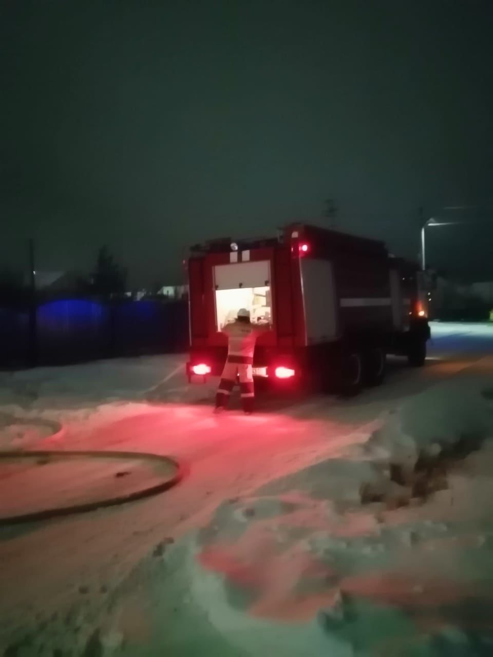 В Азнакаево снова трагедия: в поселке Яна Юл сгорел дом