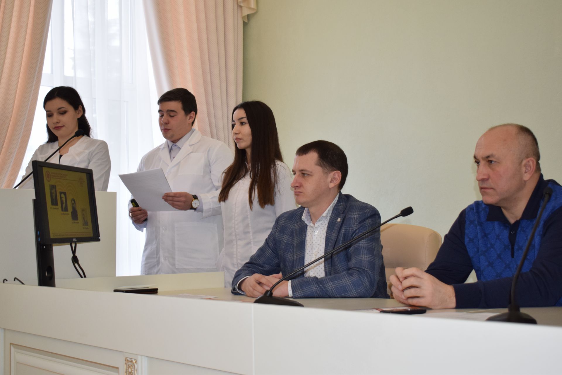 Руководители района и ЦРБ встретились с молодыми азнакаевцами, выбравшими профессию врача