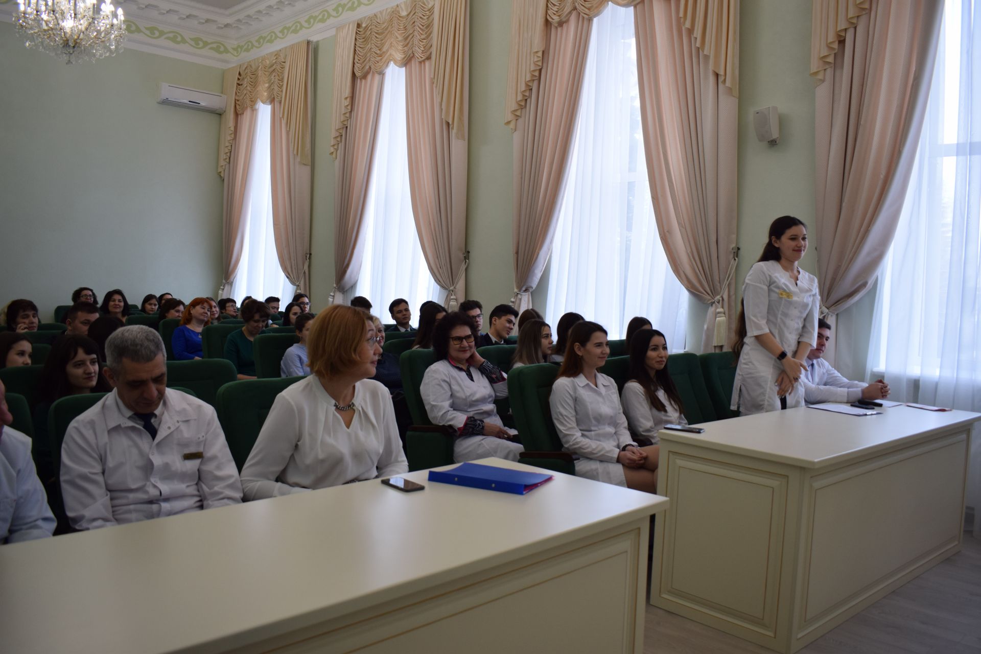 Руководители района и ЦРБ встретились с молодыми азнакаевцами, выбравшими профессию врача