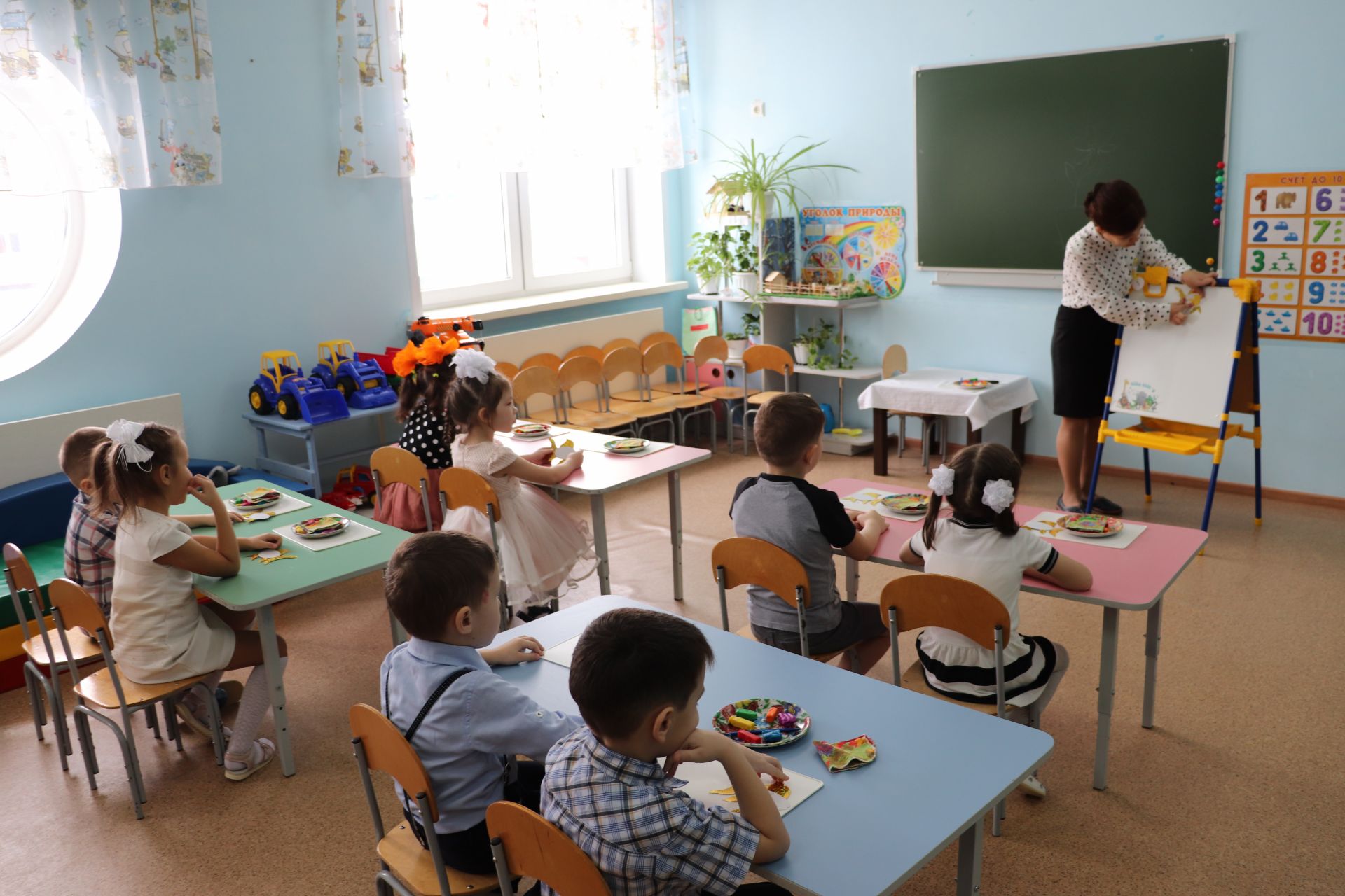 В Азнакаево выбирают лучшего воспитателя года