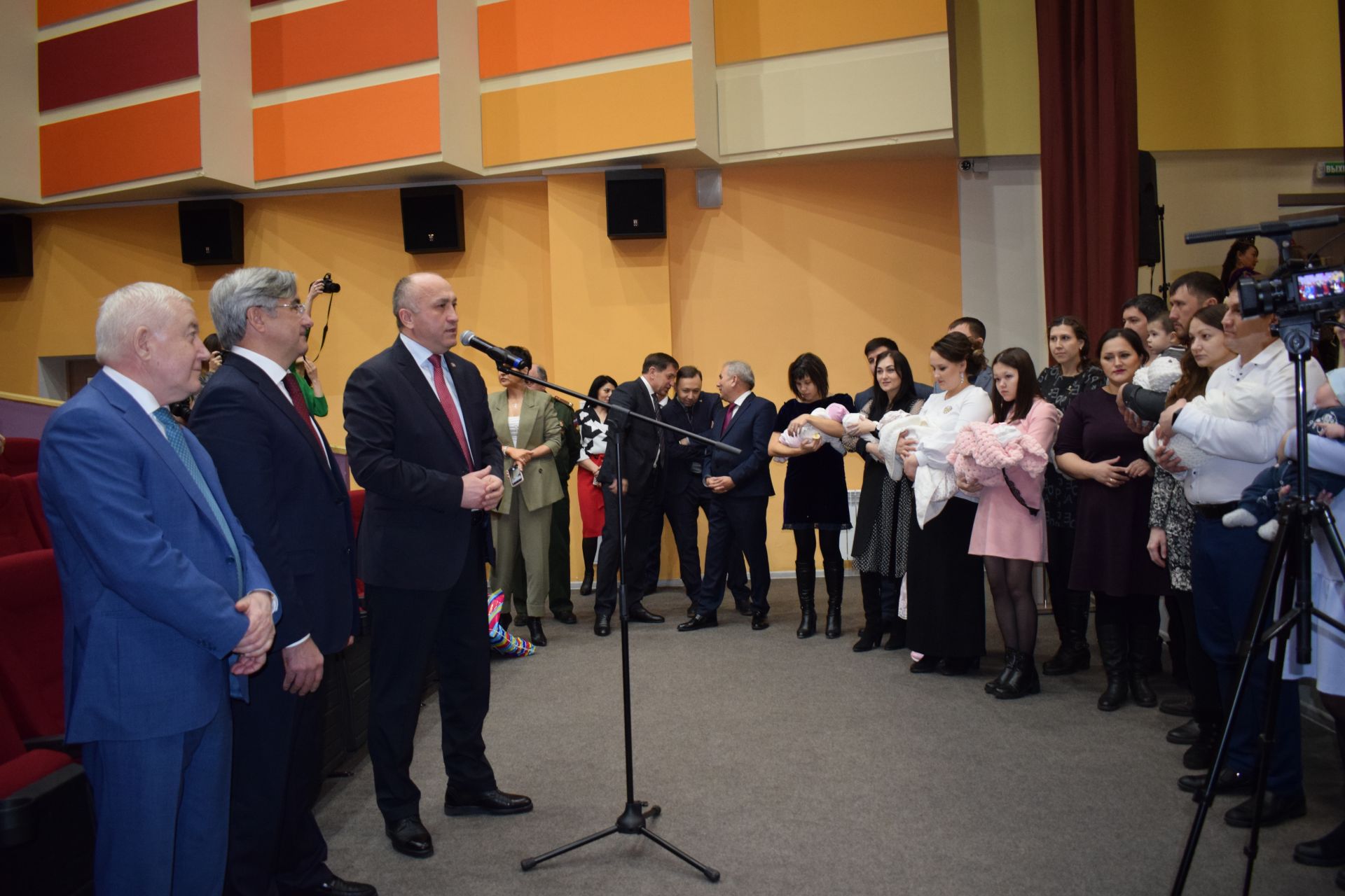 ​​​​​​​Азнакаево с рабочим визитом посетил заместитель Премьер-министра РТ Василь Шайхразиев