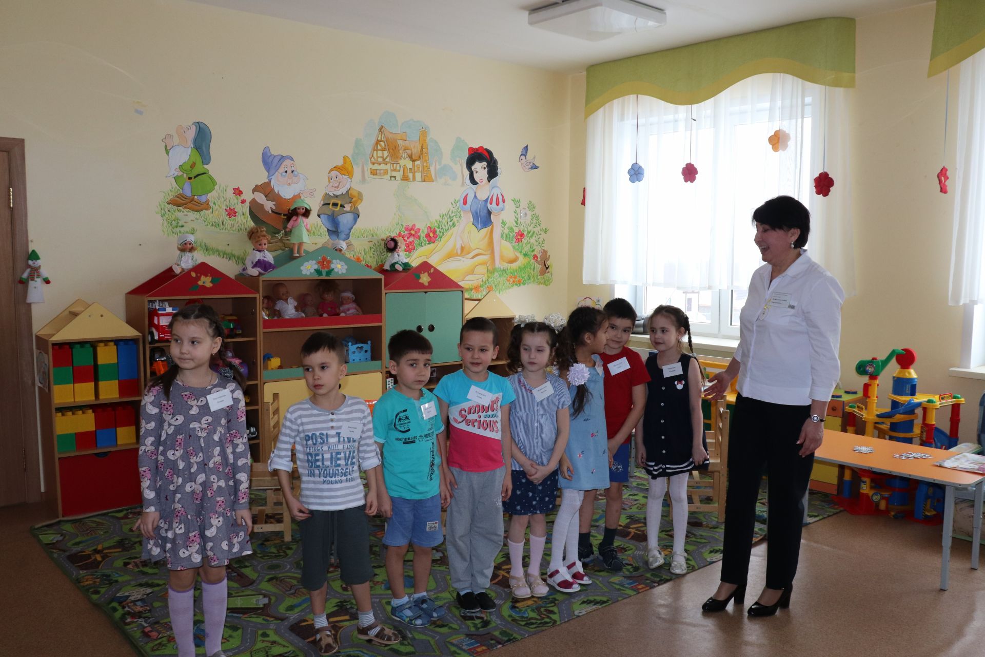 В Азнакаево выбирают лучшего воспитателя года
