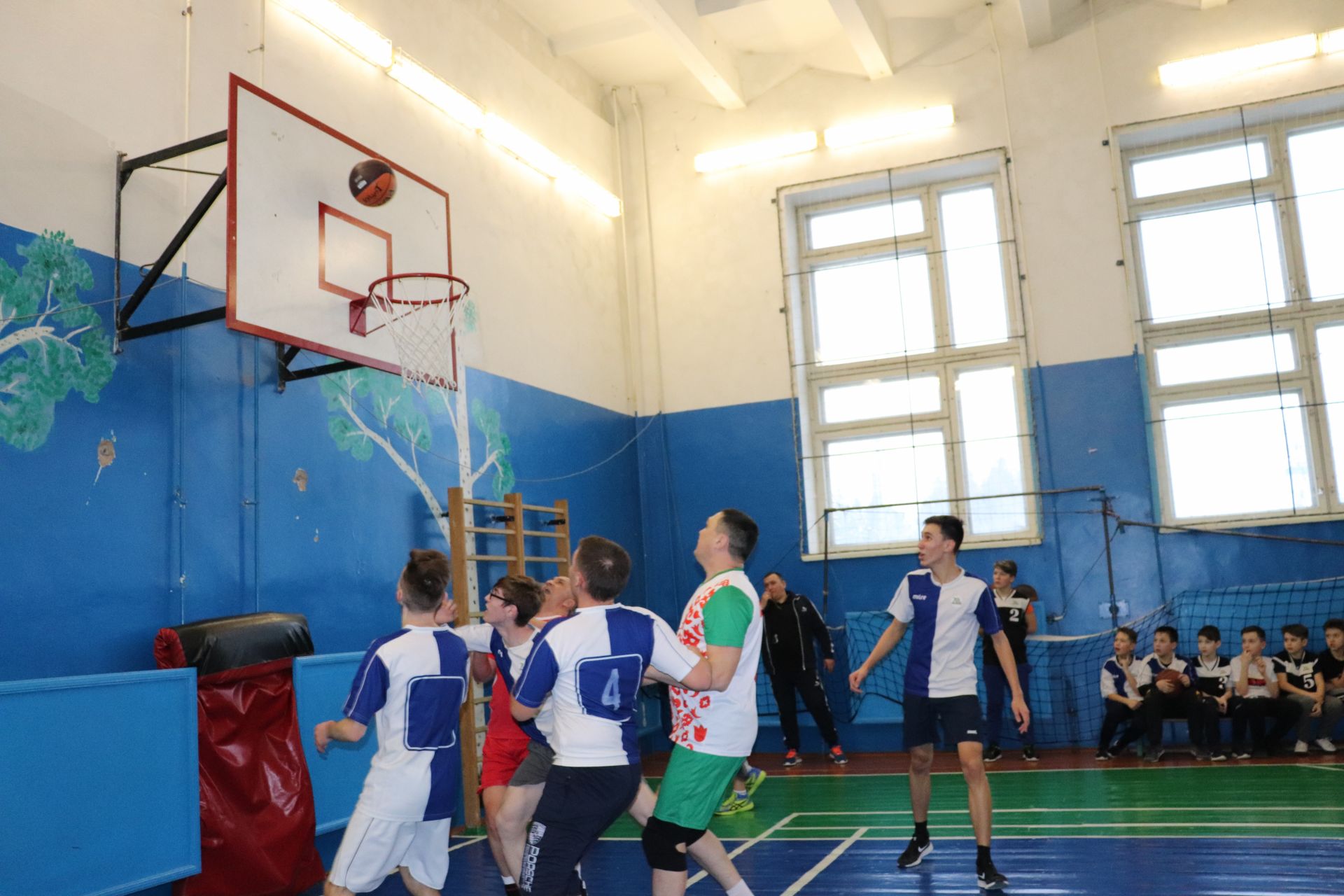 В Азнакаевской гимназии прошел баскетбольный турнир