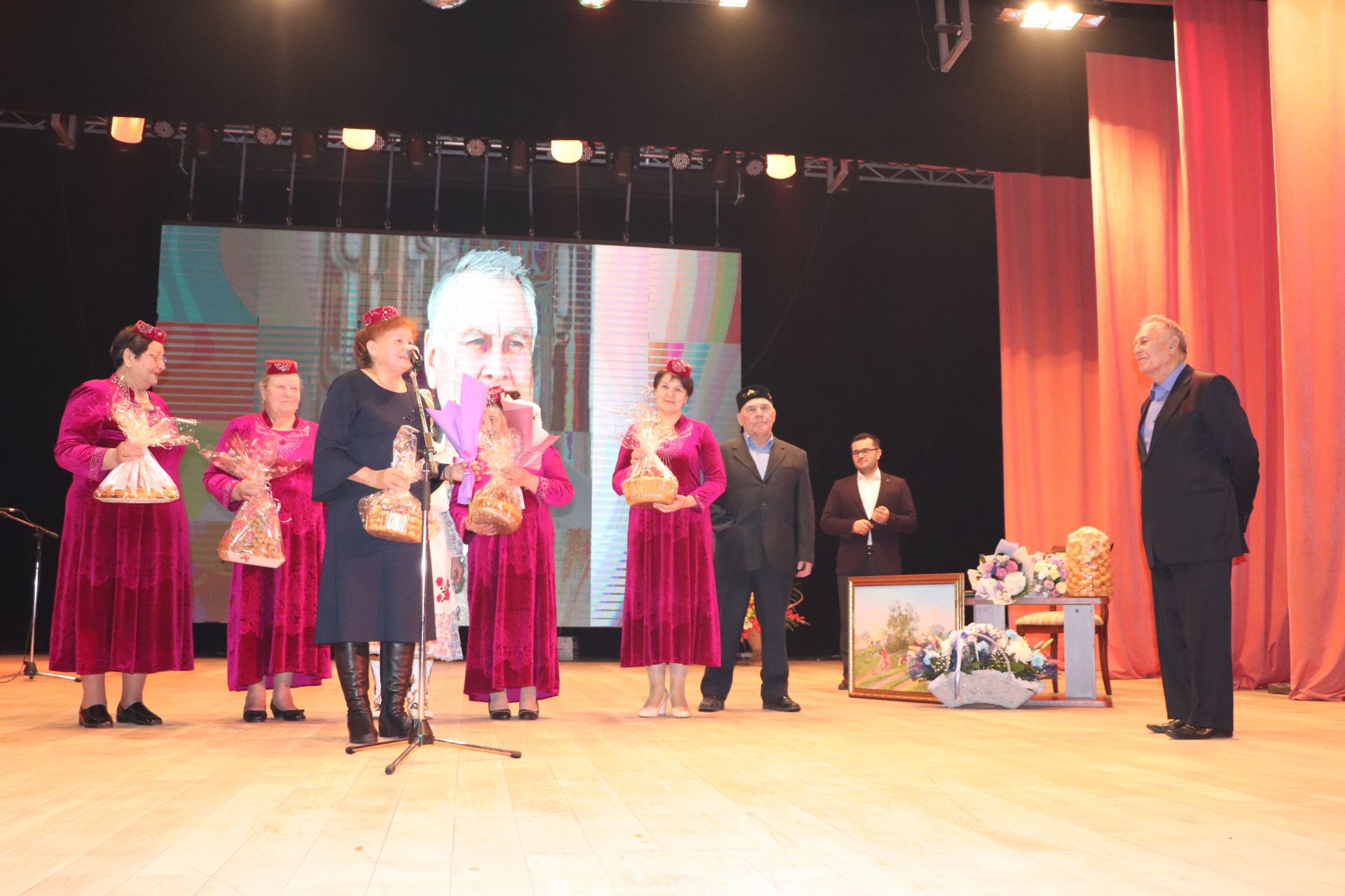 В Азнакаево прошел юбилейный вечер нашего прославленного земляка Азгара Шакирова