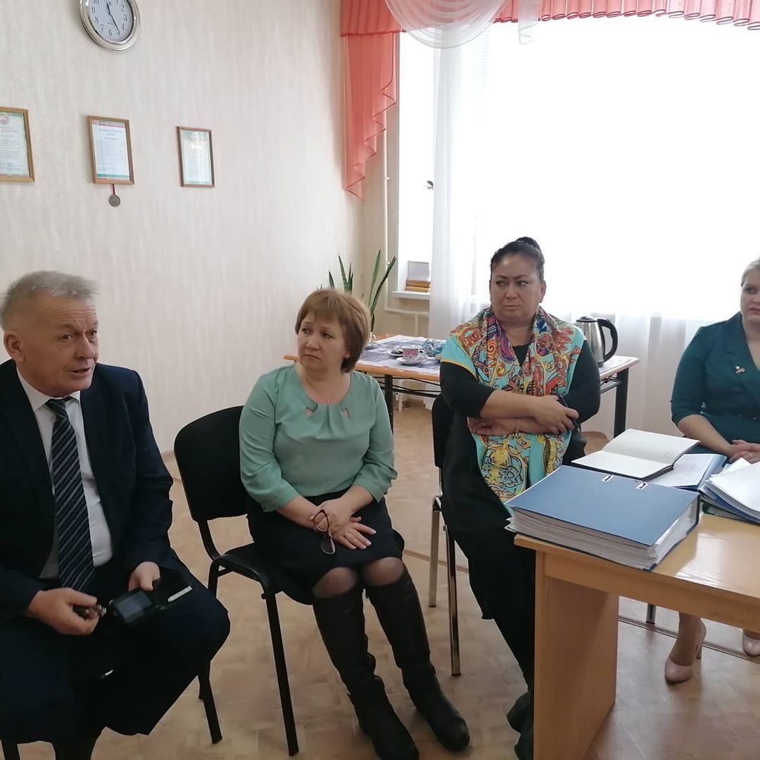 В Азнакаево состоялось рабочее совещание по организации дальнейшего обучения школьников