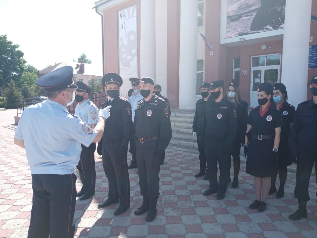 В Азнакаево полицейские вышли в рейды по проверке масочного режима