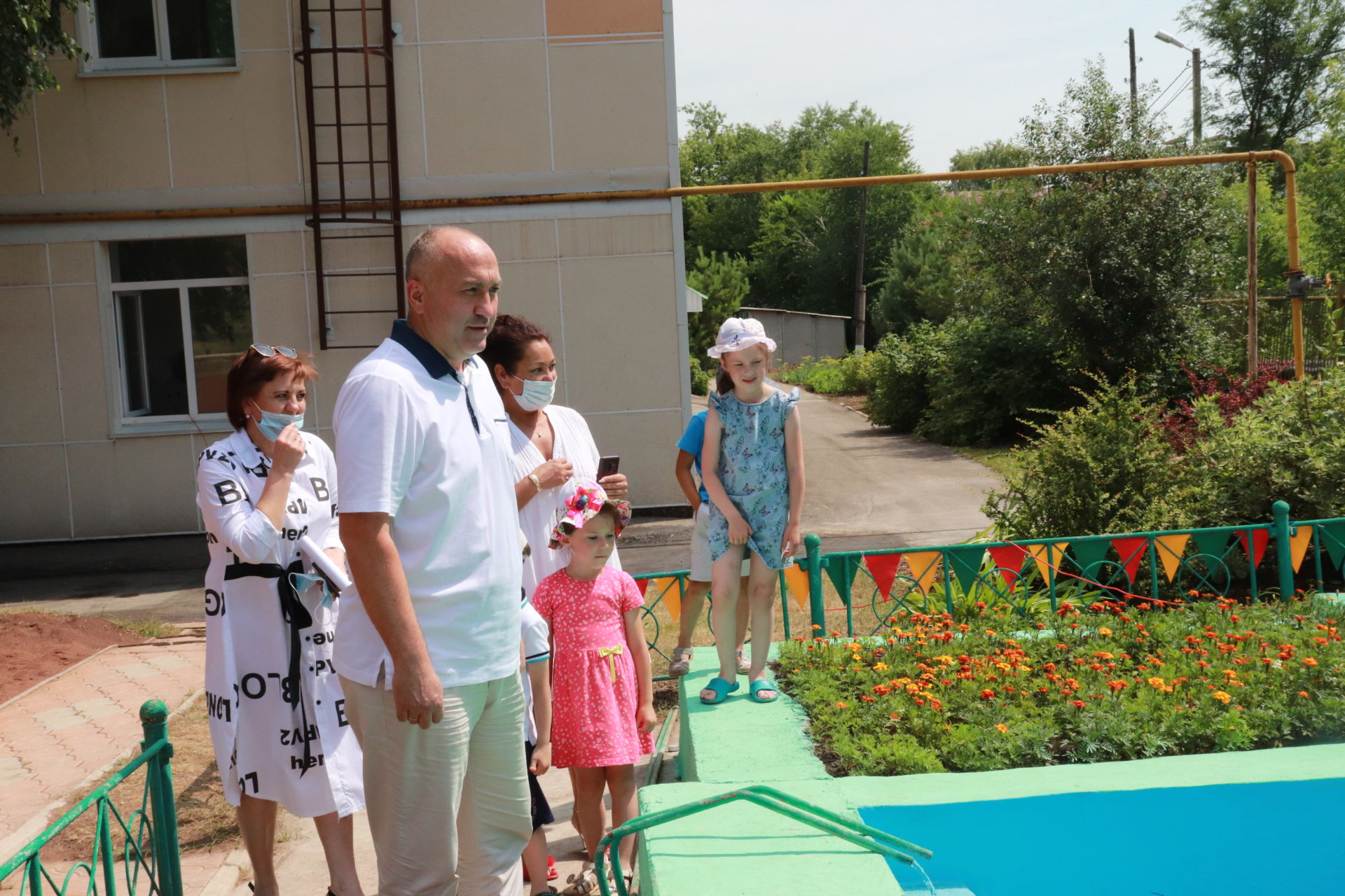 В Азнакаевском детском саду №6 «Звездочка» дети купаются в бассейне
