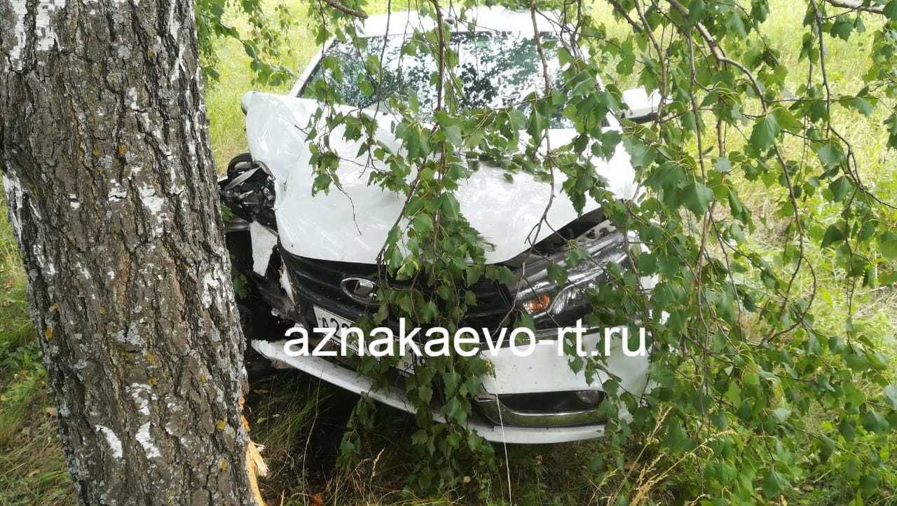 В Азнакаево водитель съехал в кювет из-за несоблюдения скоростного режима (ФОТО)