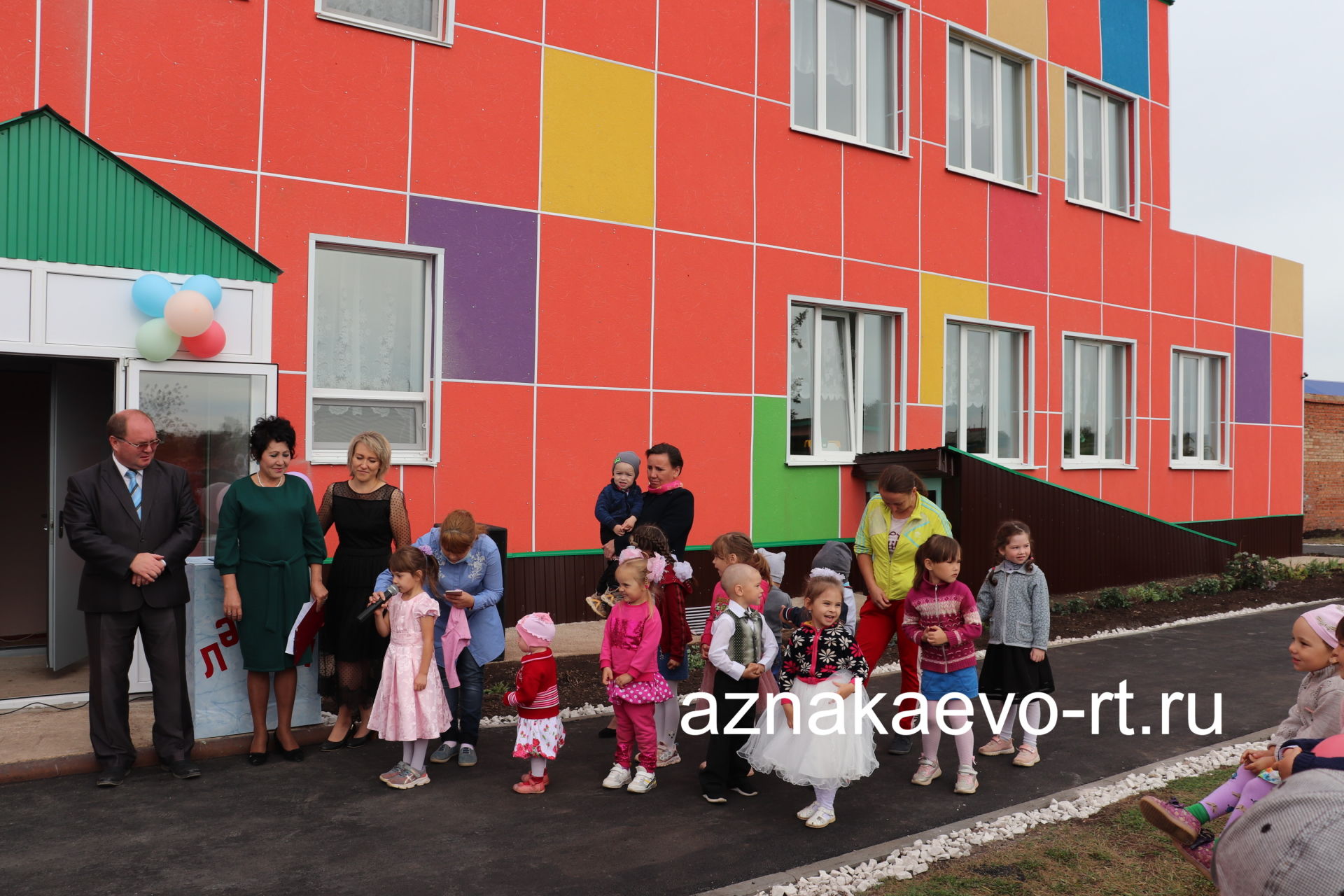 Кәкре Елга авылы балалары яңартылган бакчага бардылар