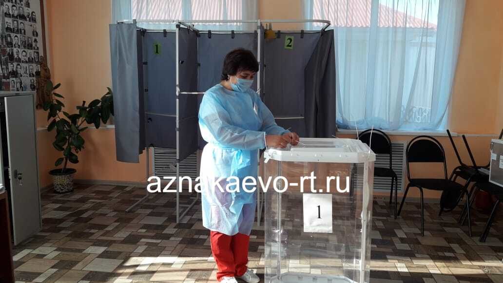 Наблюдение за ходом выборов в Азнакаево осуществляют 218 человек.