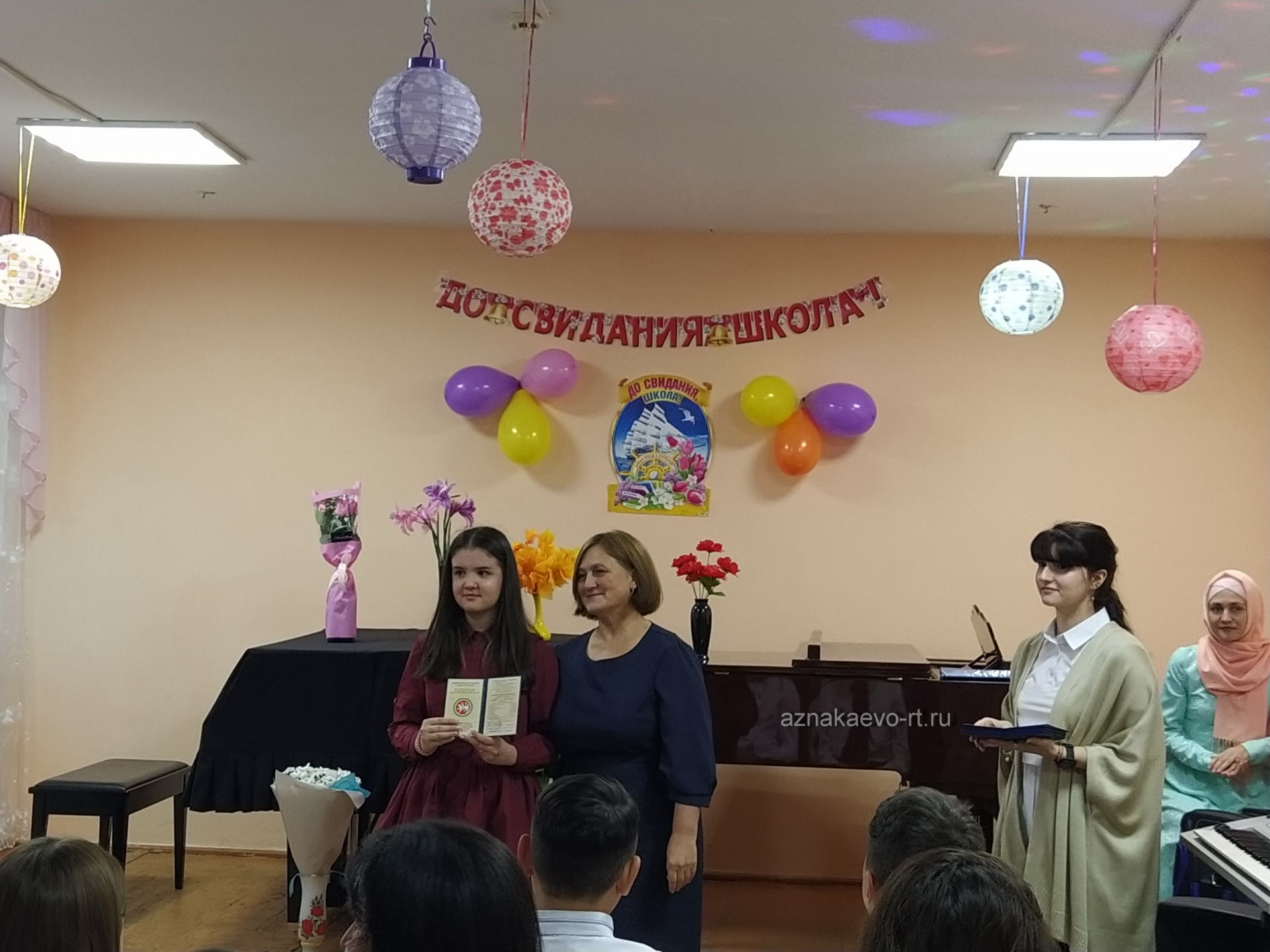В Азнакаевской ДШИ состоялось торжественное вручение аттестатов