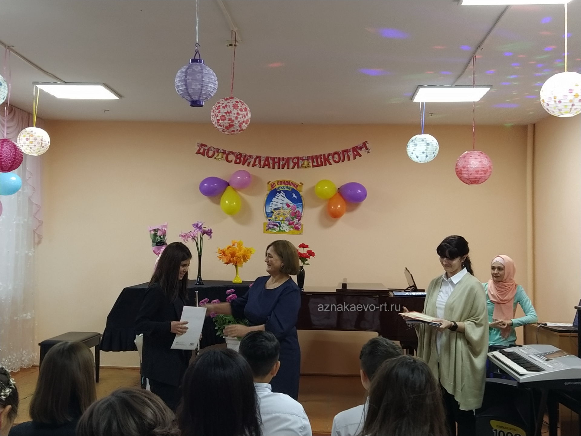 В Азнакаевской ДШИ состоялось торжественное вручение аттестатов