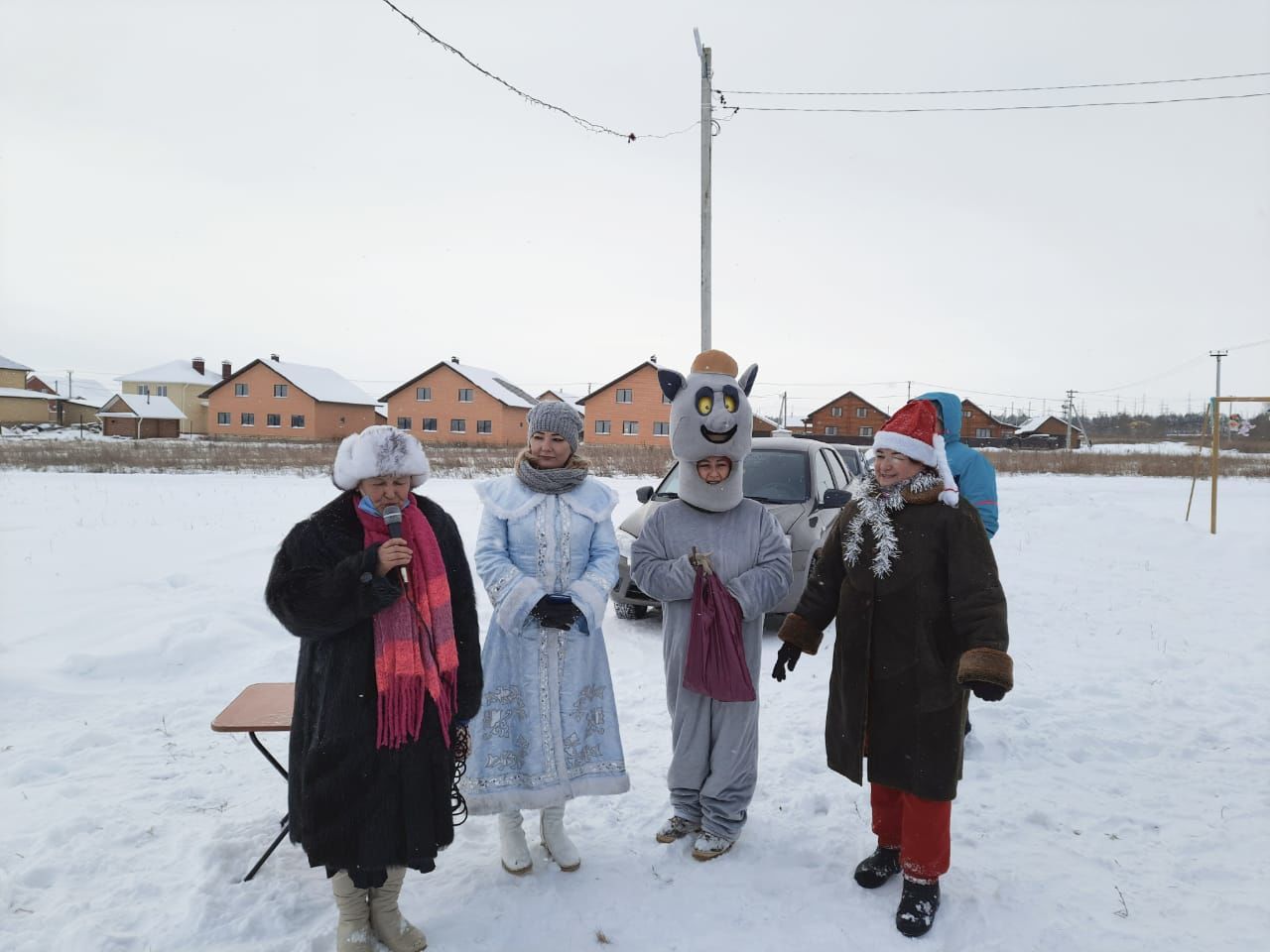 Монолит чыршысы балаларны бәйрәмгә җыйды