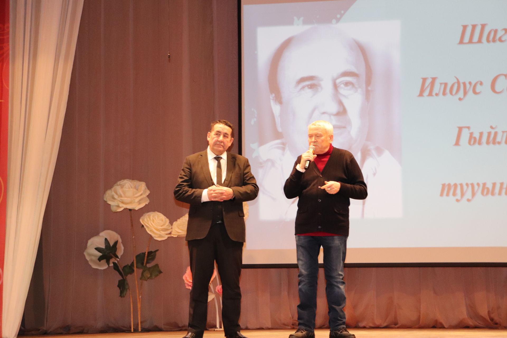 В Азнакаево почтили память поэта Ильдуса Гилязова