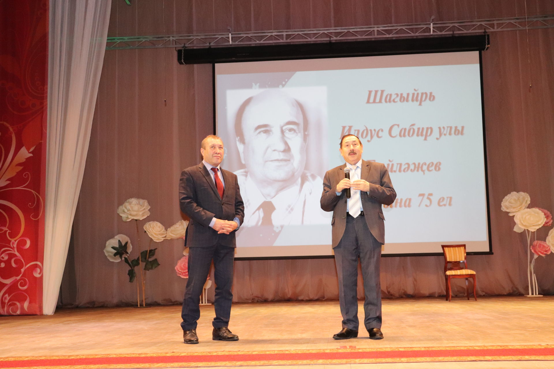 В Азнакаево почтили память поэта Ильдуса Гилязова